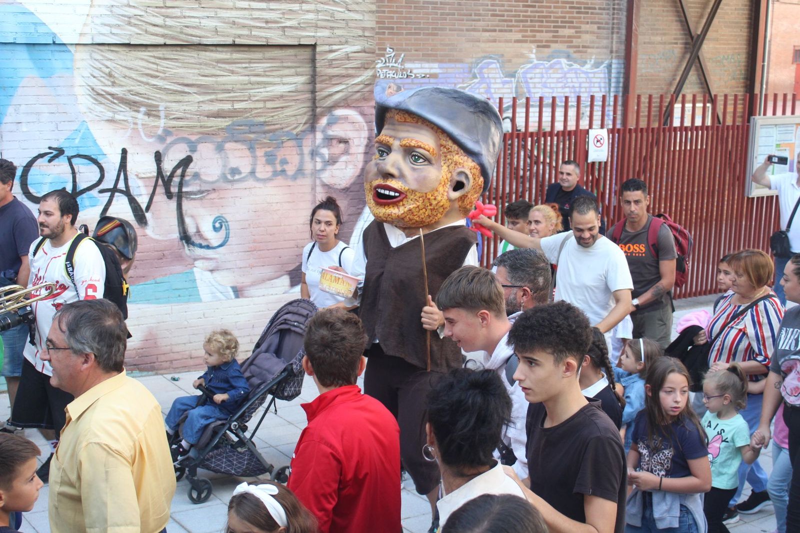 Cabezudos y charanga por Salamanca