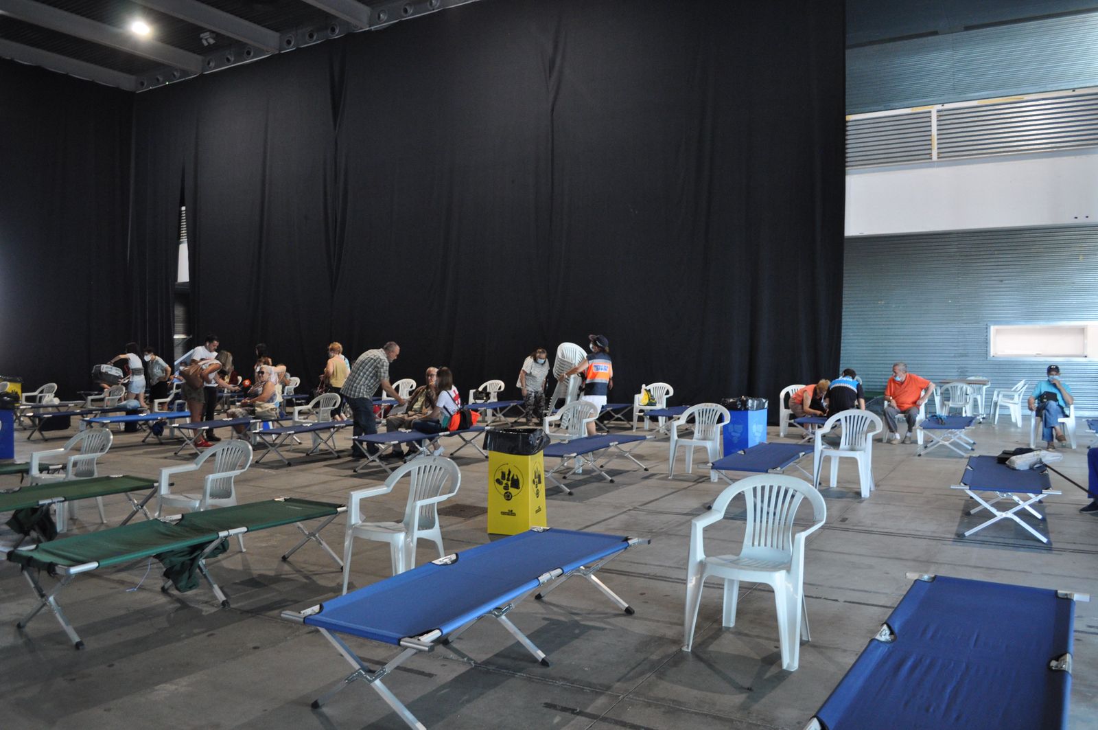 Llegada de los vecinos de Litos a IFEZA (1)