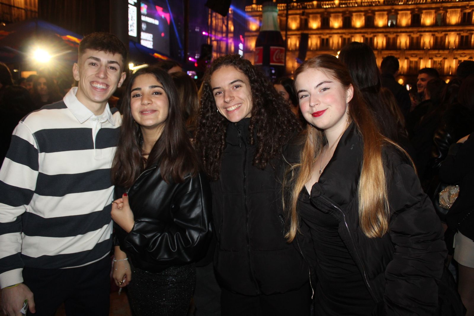 Miles de personas disfrutan de las campanadas y la fiesta del Fin de Año Universitario
