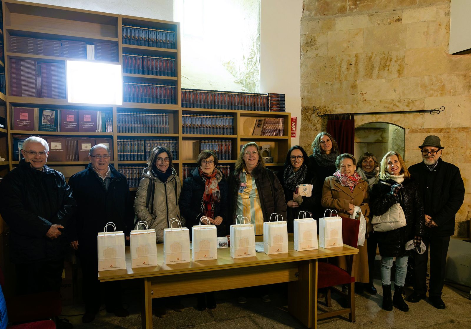 El Centro de Estudios Salmantinos dona libros sobre temas locales a colegios de Salamanca