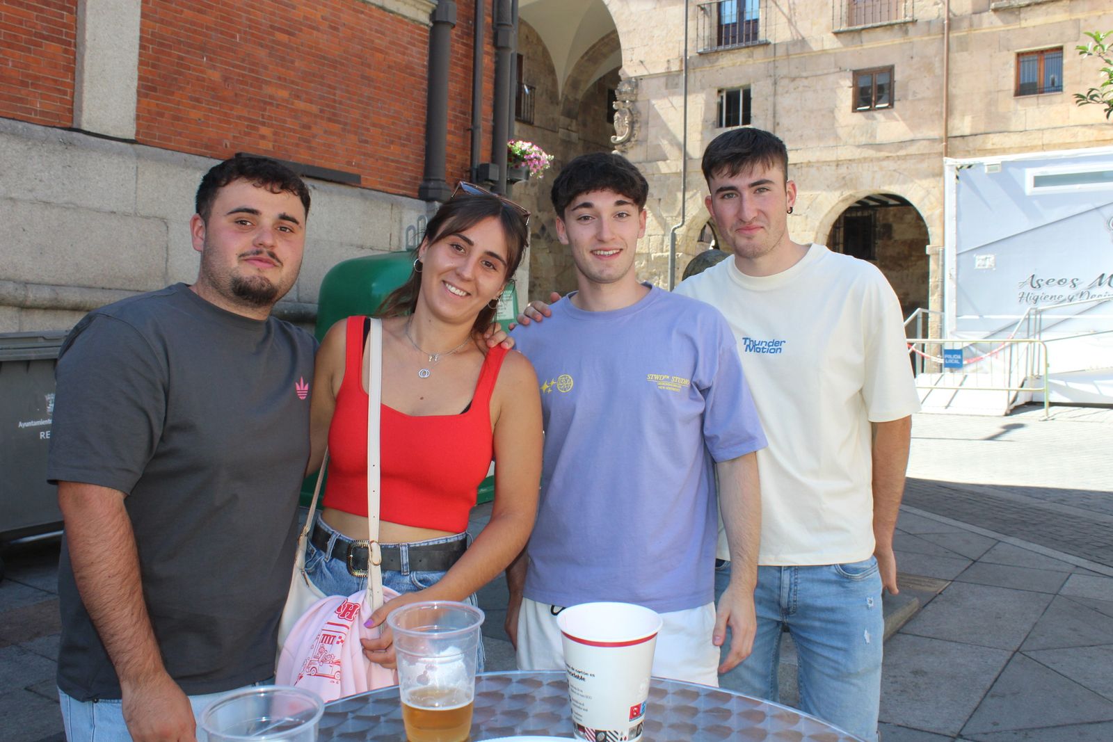 Ambiente en la Feria de Día en el mediodía de este jueves