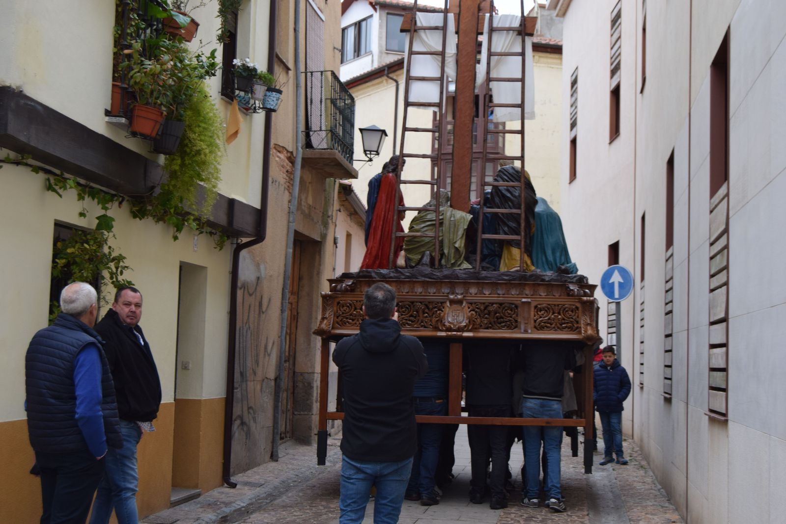 traslado-de-los-pasos-de-semana-santa-a-la-carpa-9
