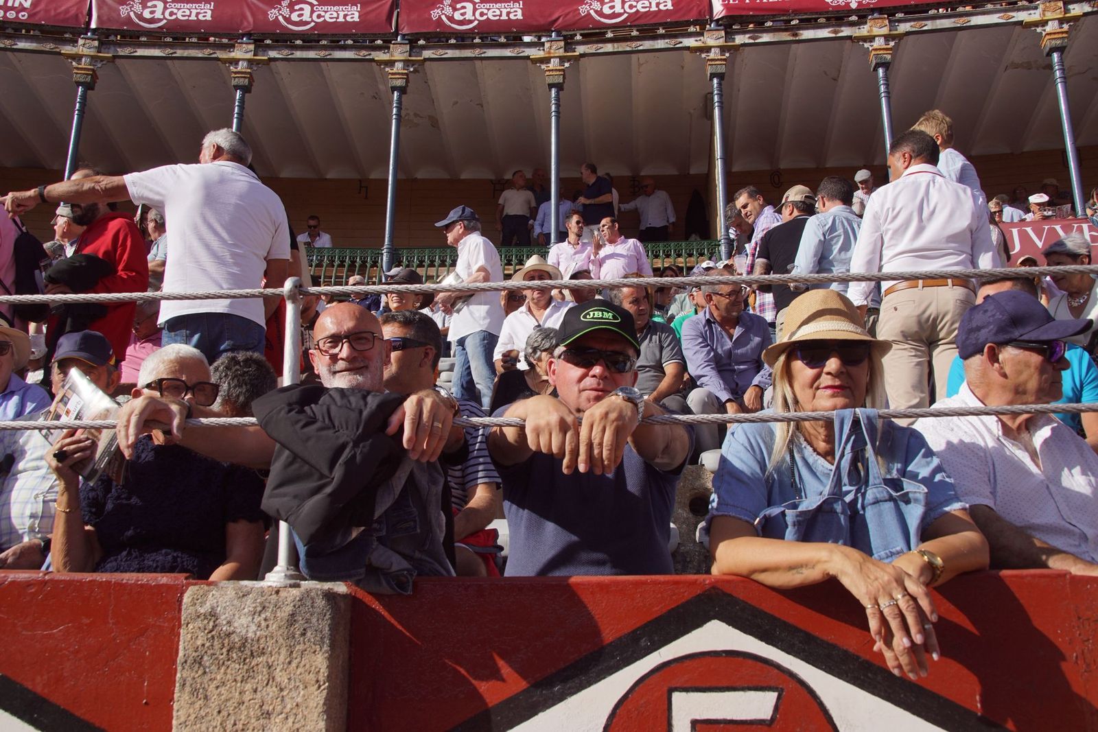 Así se ha vivido la primera corrida de la feria 2025 en La Glorieta: imágenes del ambiente en los tendidos y en el patio de cuadrillas