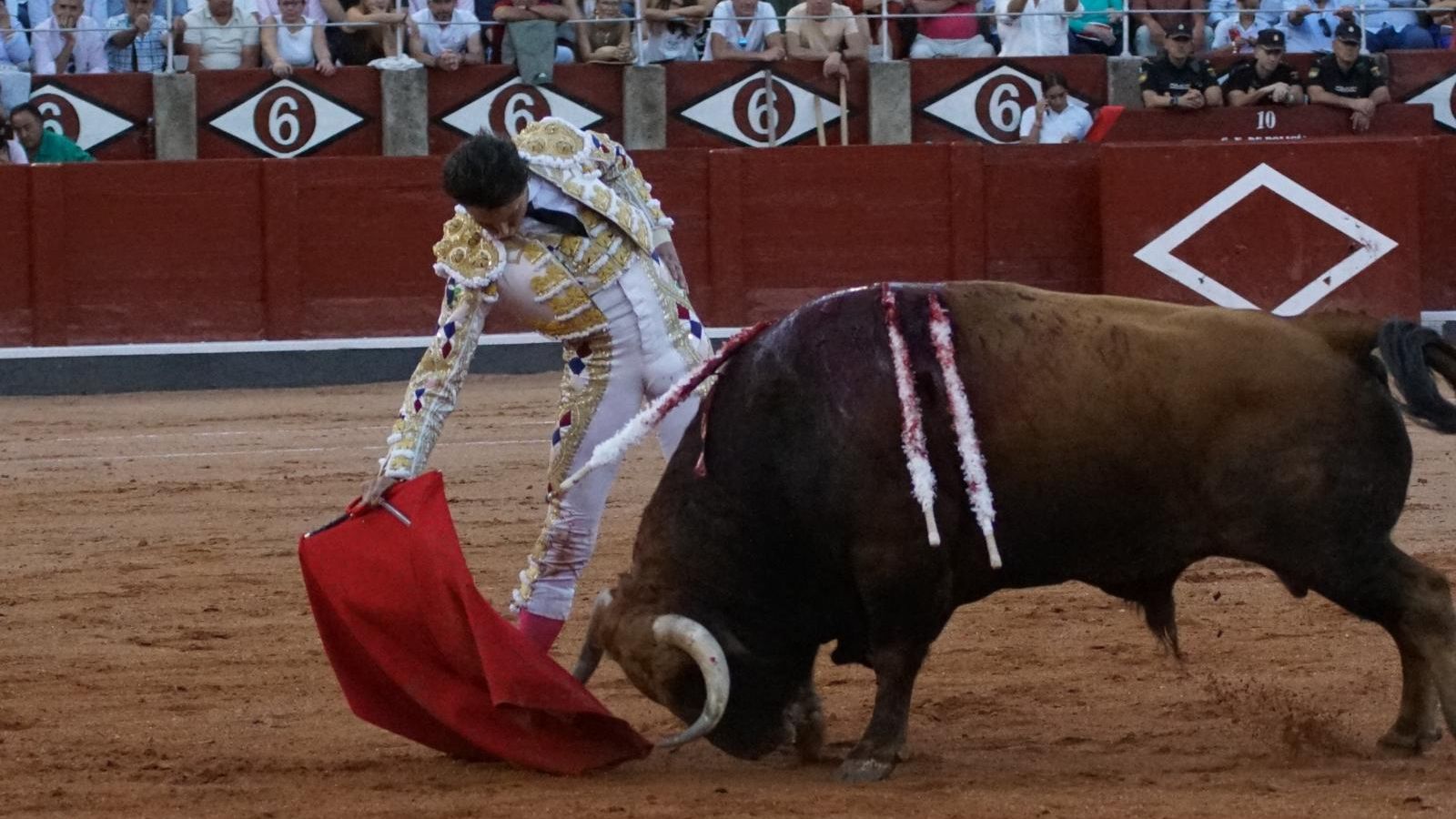 Roca Rey ante el sexto de Garcigrande, 'Rebelde' de nombre