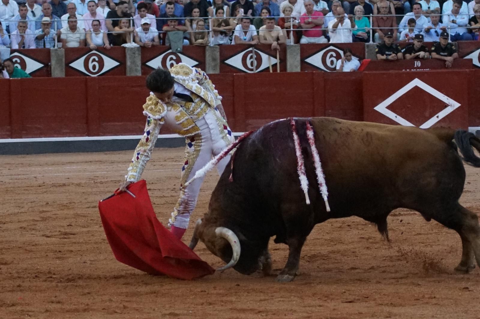 Emilio de Justo, Juan Ortega y Roca Rey inauguran el cartel de figuras en la feria de Salamanca: la corrida de Garcigrande en imágenes
