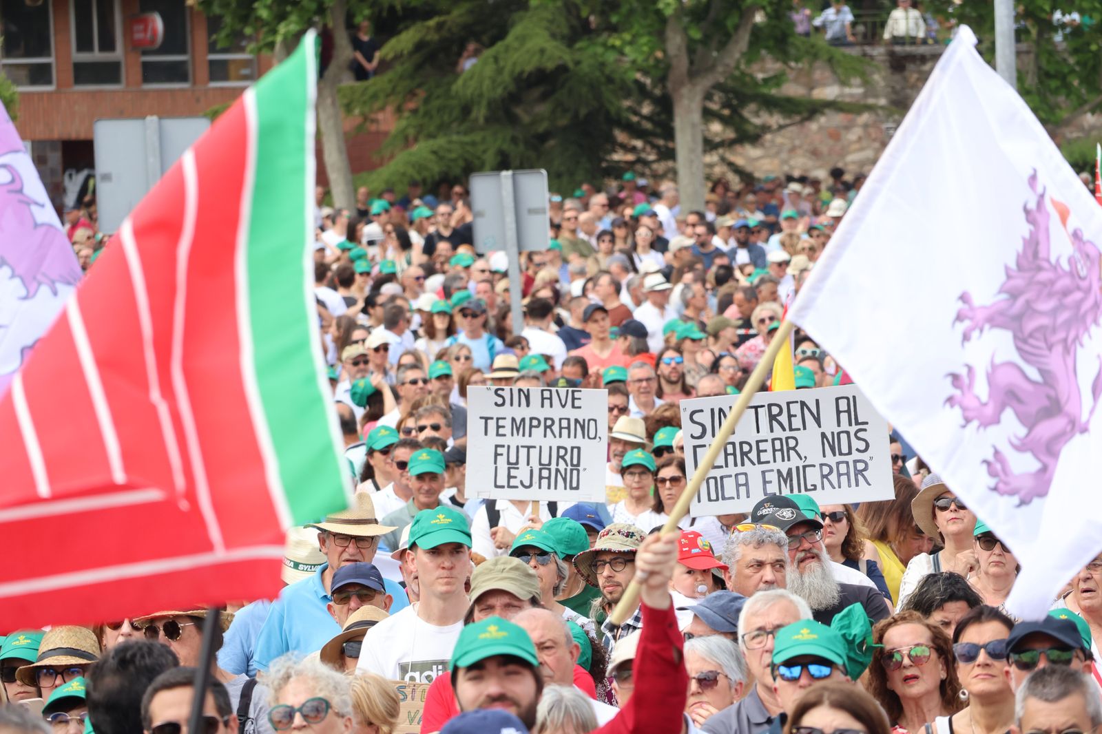 manifestacion-contra-la-perida-de-servicios-de-ave-83