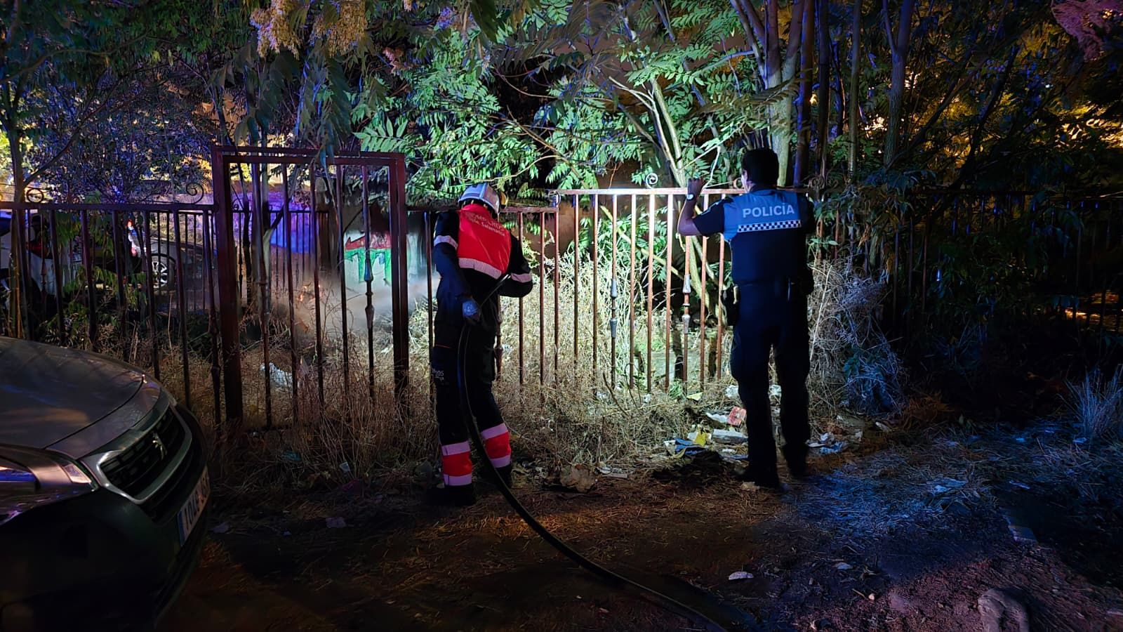 Varios coches afectados por un incendio junto a la plaza de toros de Salamanca