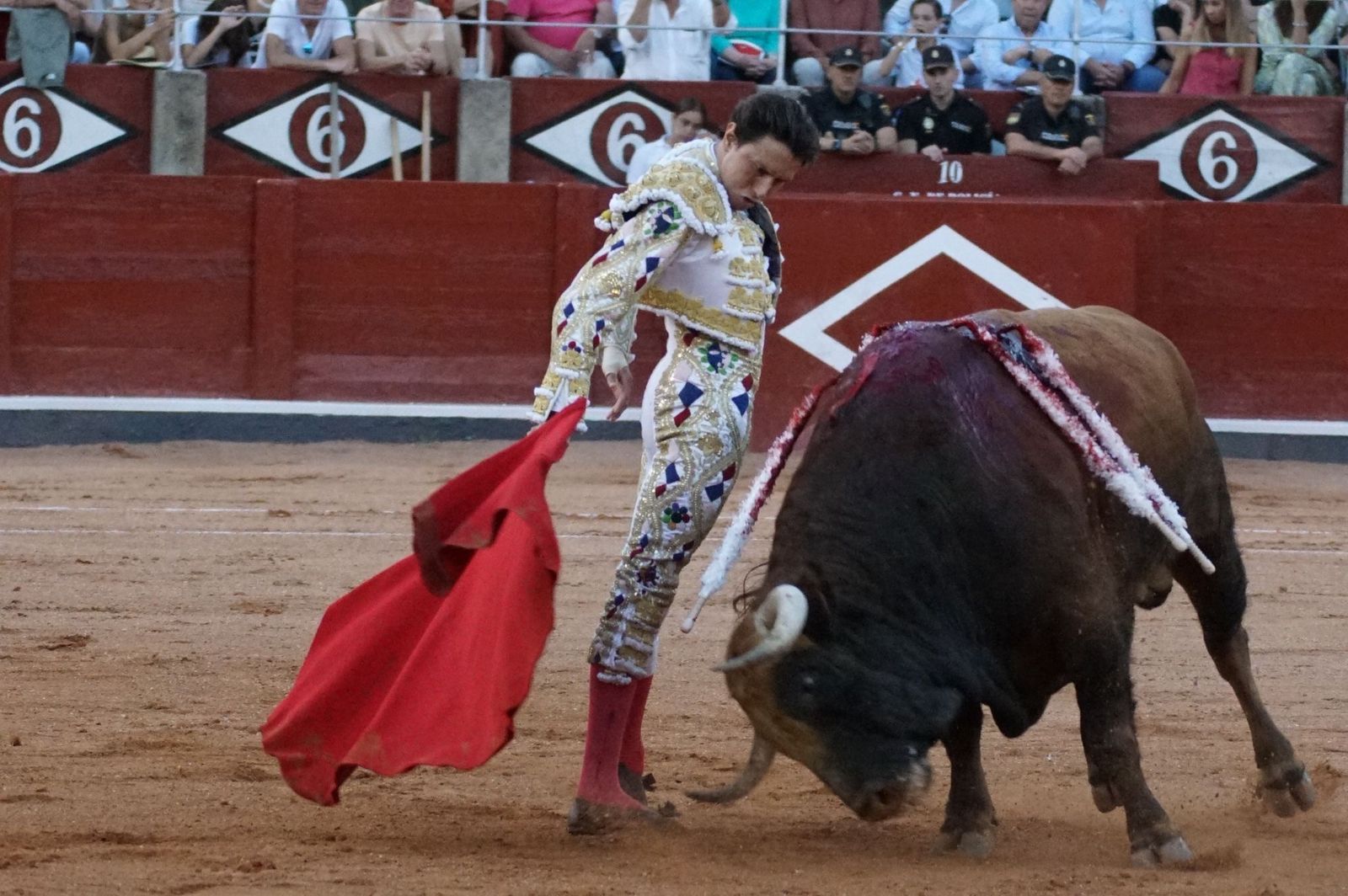 Emilio de Justo, Juan Ortega y Roca Rey inauguran el cartel de figuras en la feria de Salamanca: la corrida de Garcigrande en imágenes