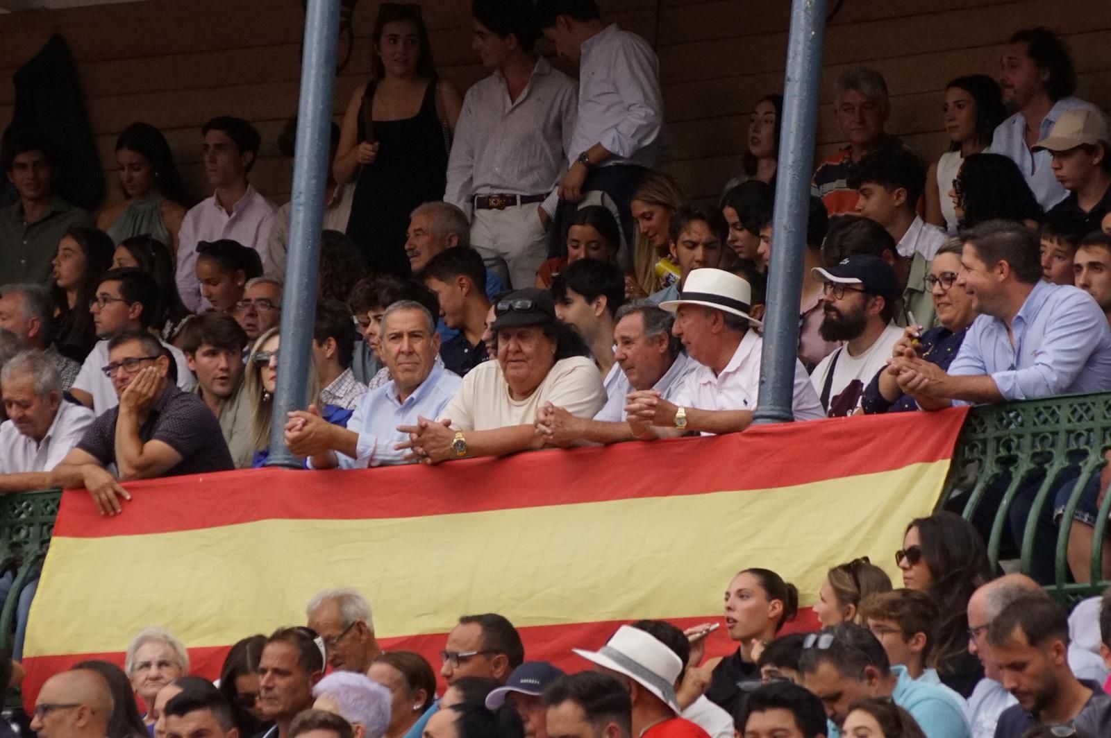 Gran ambiente en La Glorieta para la tarde de toros de Morante de la Puebla, Ismael Martín y Marco Pérez