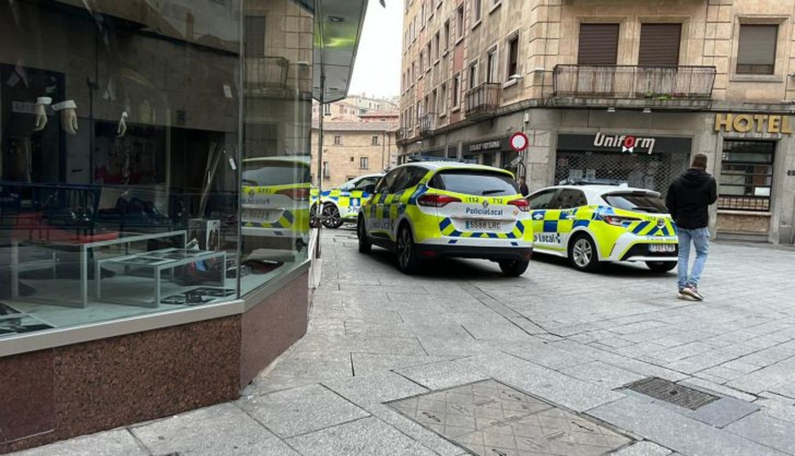 Presencia policial en la zona tras el desalojo del 'after'