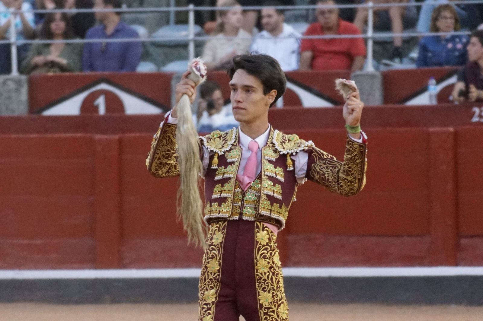 Clase práctica con alumnos de la Escuela de Tauromaquia de Salamanca (Diego Mateos, Noel García y Álvaro Rojo con erales de Esteban Isidro)