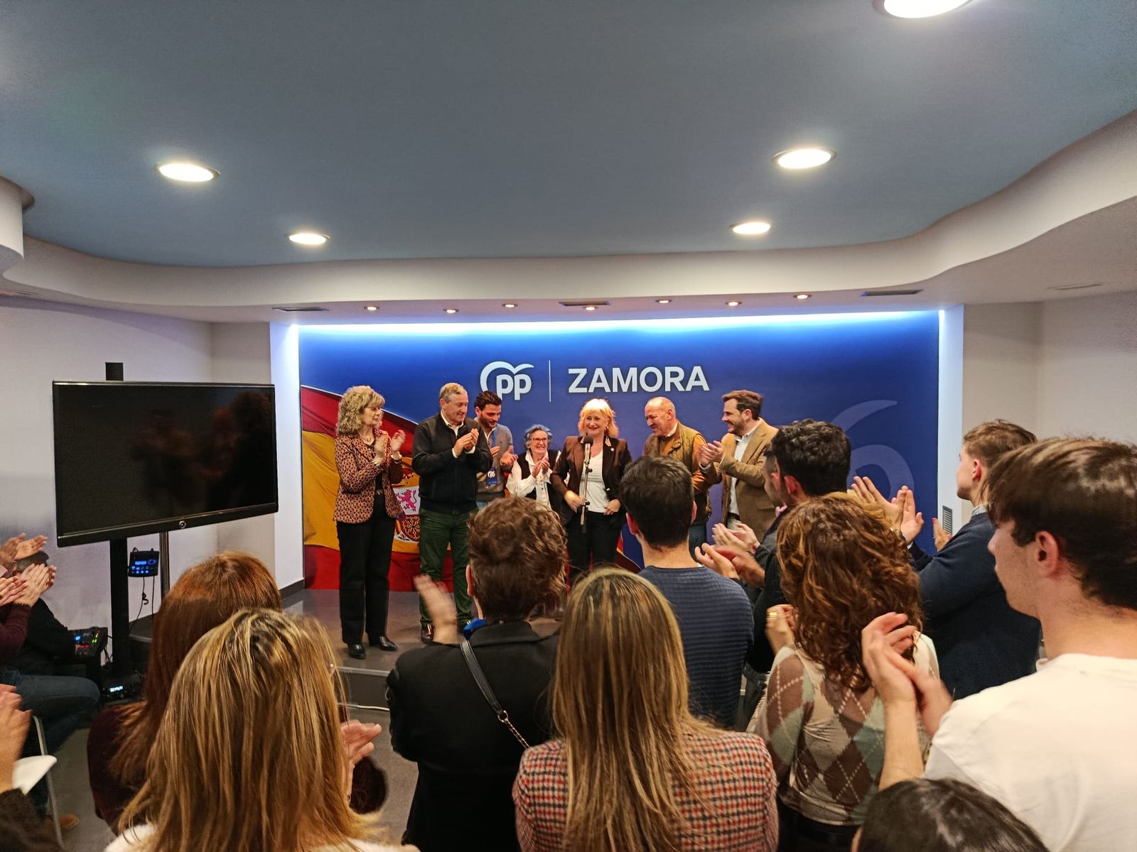 GALERÍA | Noche electoral en la sede del PP en Zamora