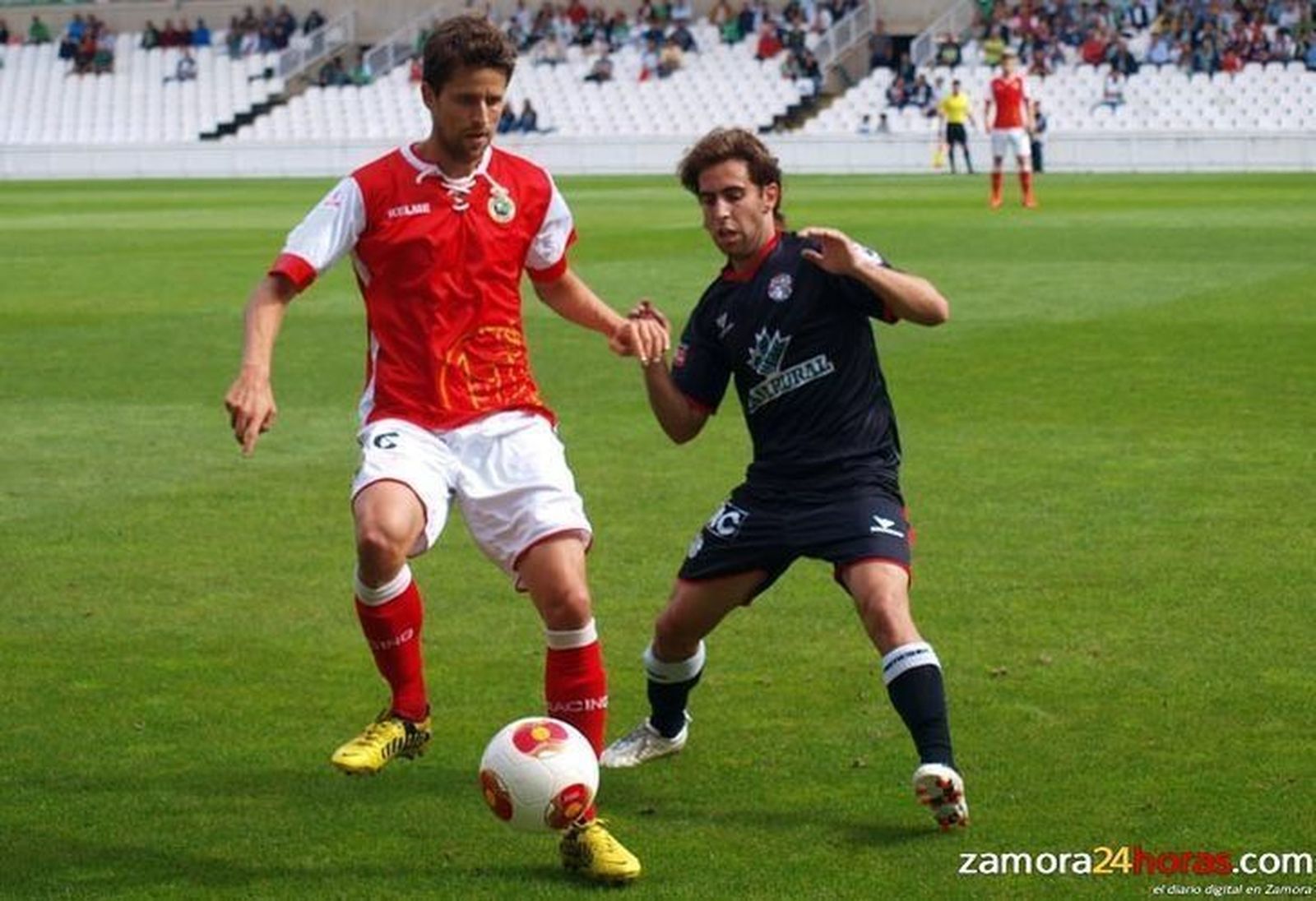 El Zamora CF tratará de aprovecharse de un Racing con demasiados frentes abiertos