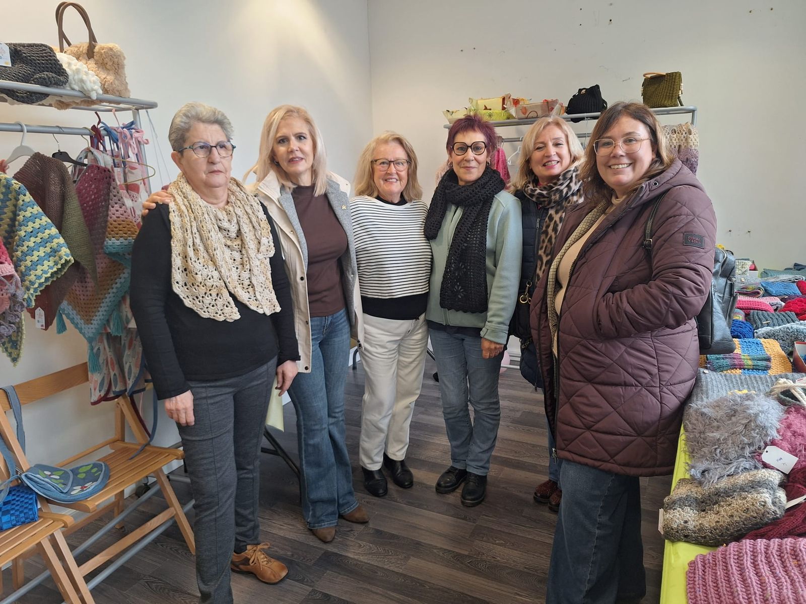 Mercadillo solidario Tejemaneje en Villamayor 2025 (10).jpeg