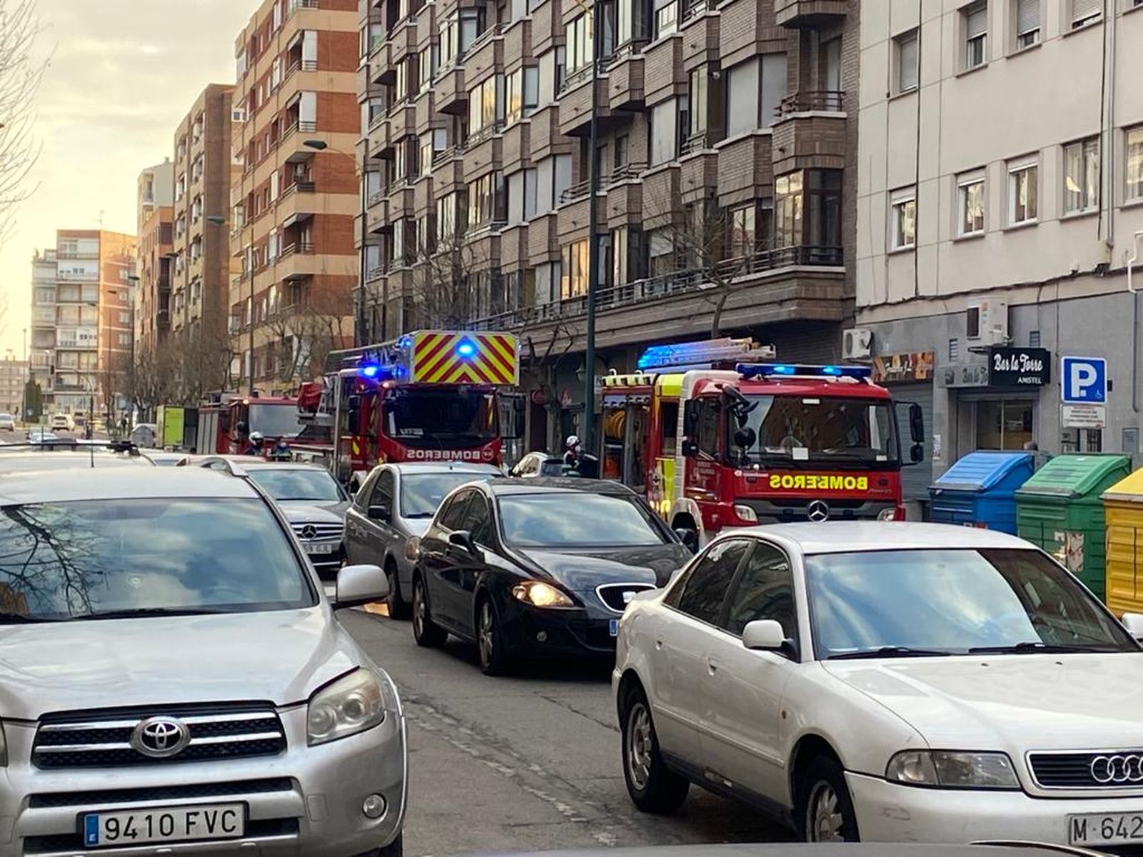 Los bomberos en el paseo del Rollo, en la mañana de este miércoles, 3 de marzo