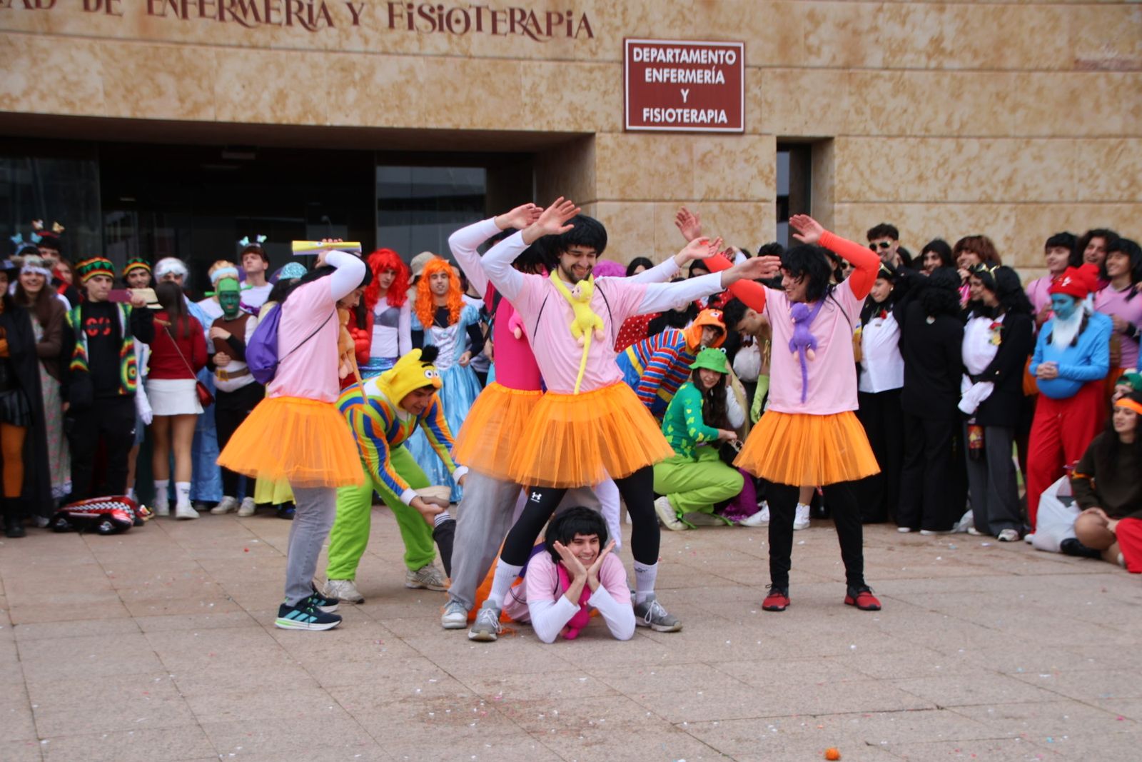 Charanga fiestas Enfermería y Fisioterapia USAL