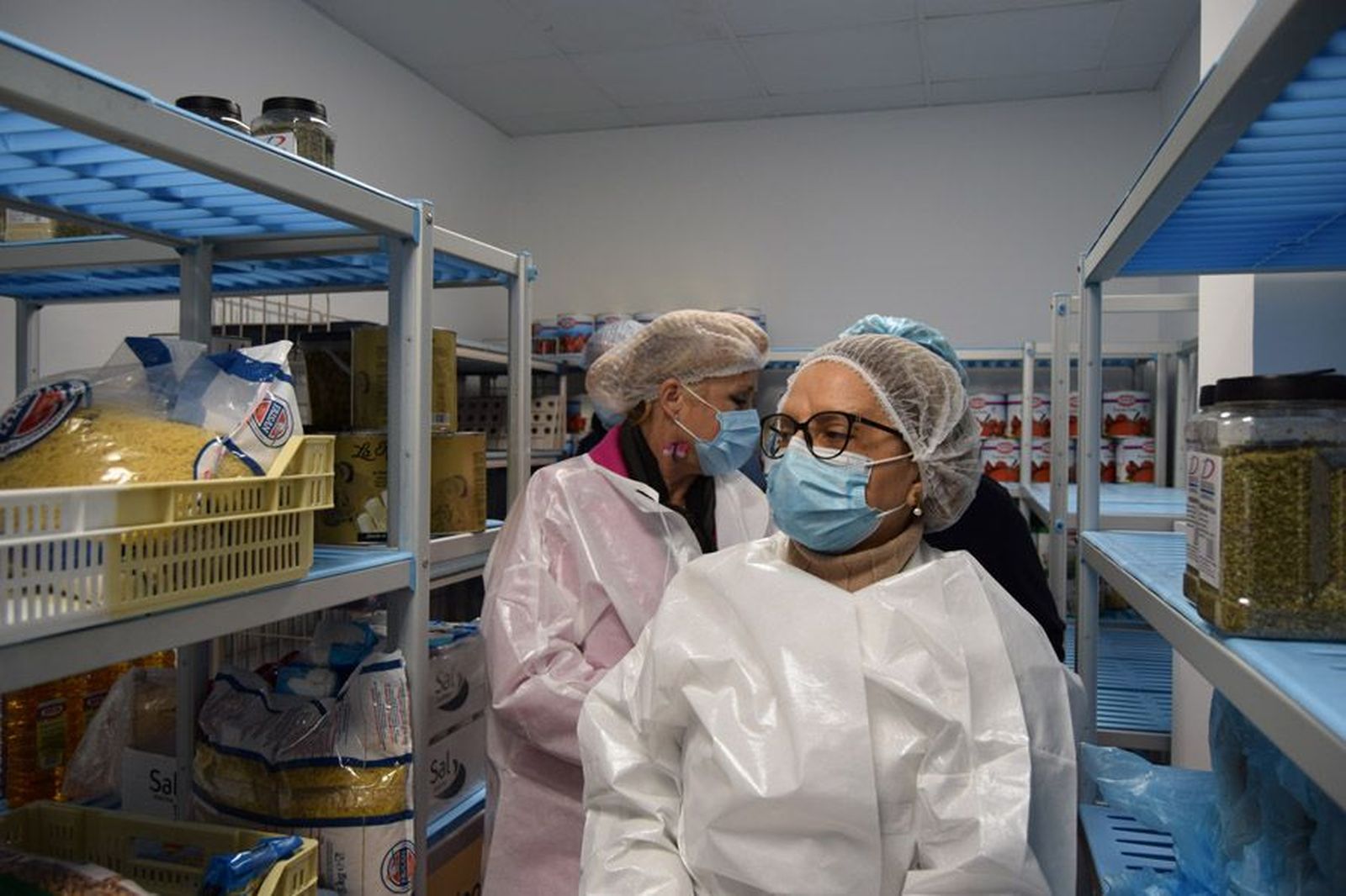 la-delegada-territorial-leticia-garcia-visita-la-cocina-de-linea-fria-del-complejo-asistencial-de-zamora-tras-las-obras-de-mejora-10