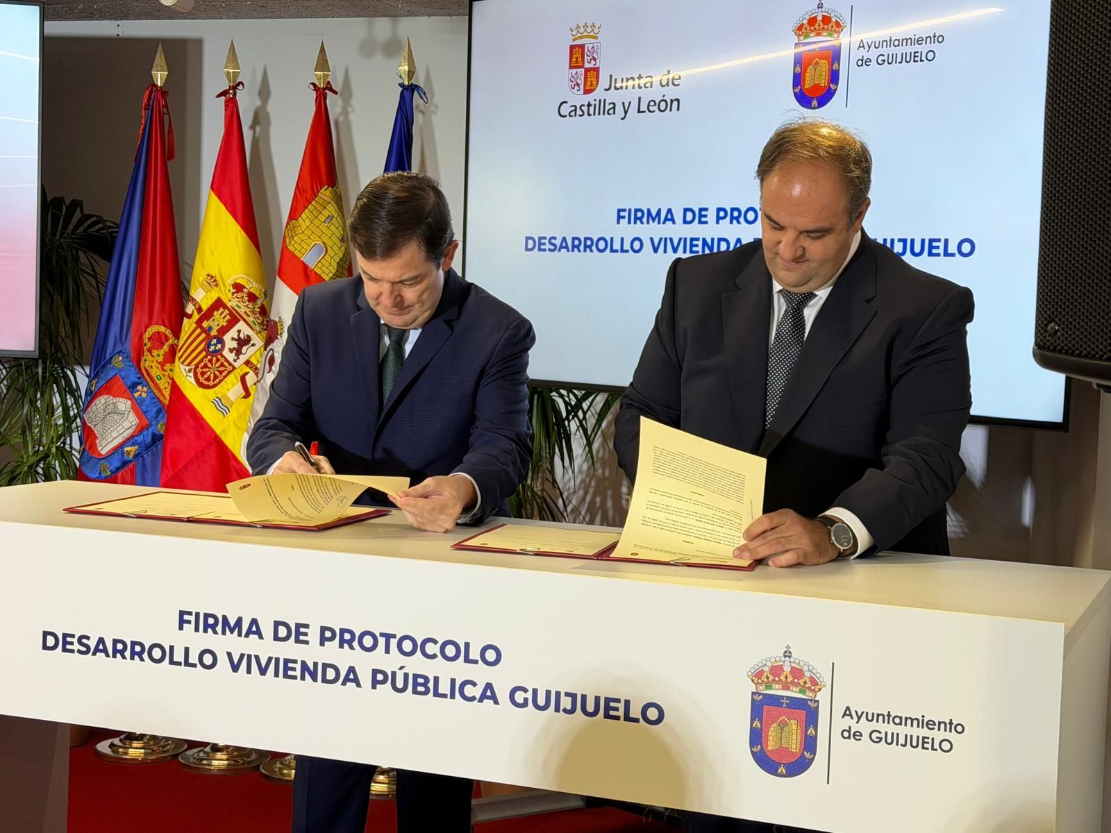 Alfonso Fernández Mañueco y Roberto Martín