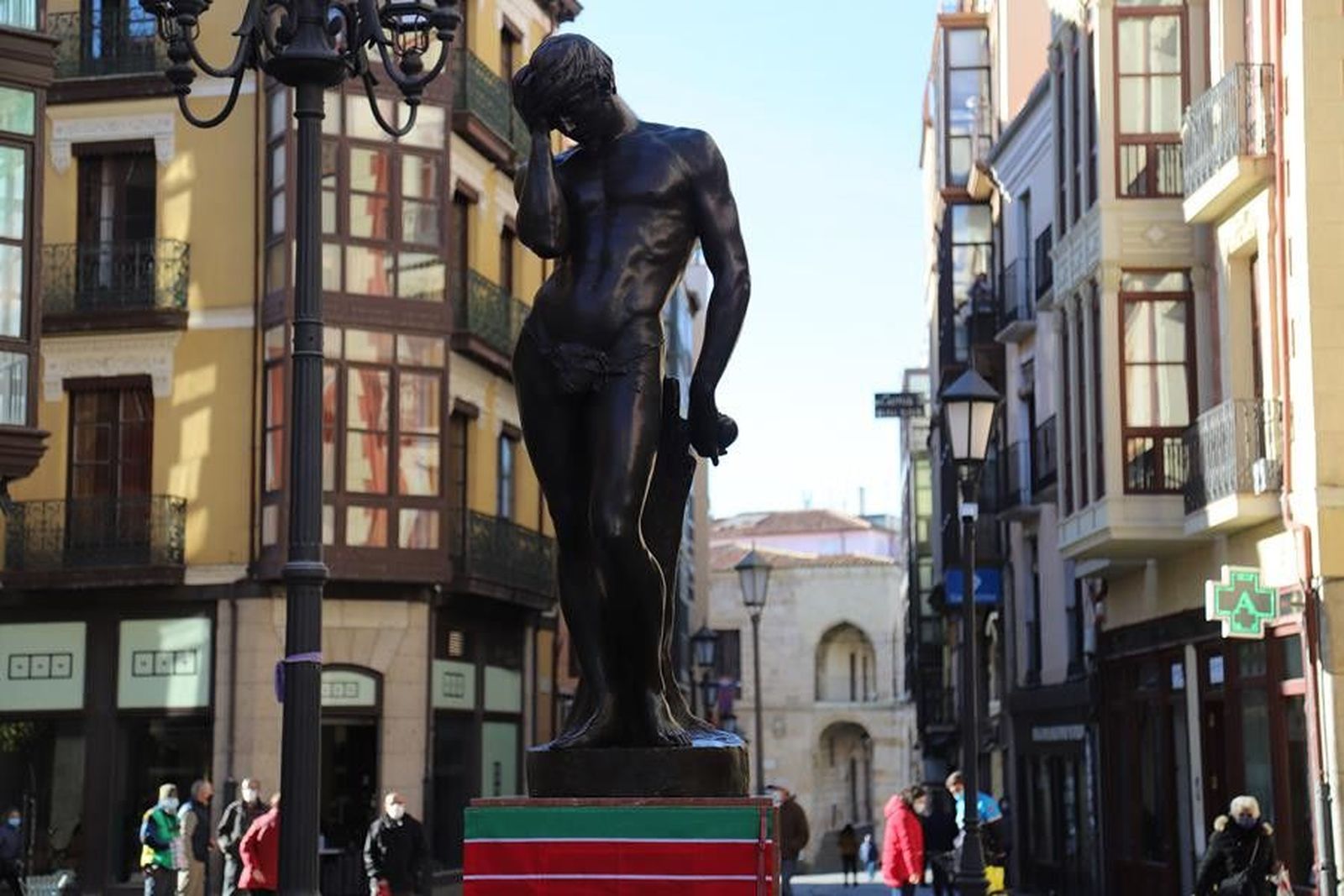 Sagasta escultura adan (6)