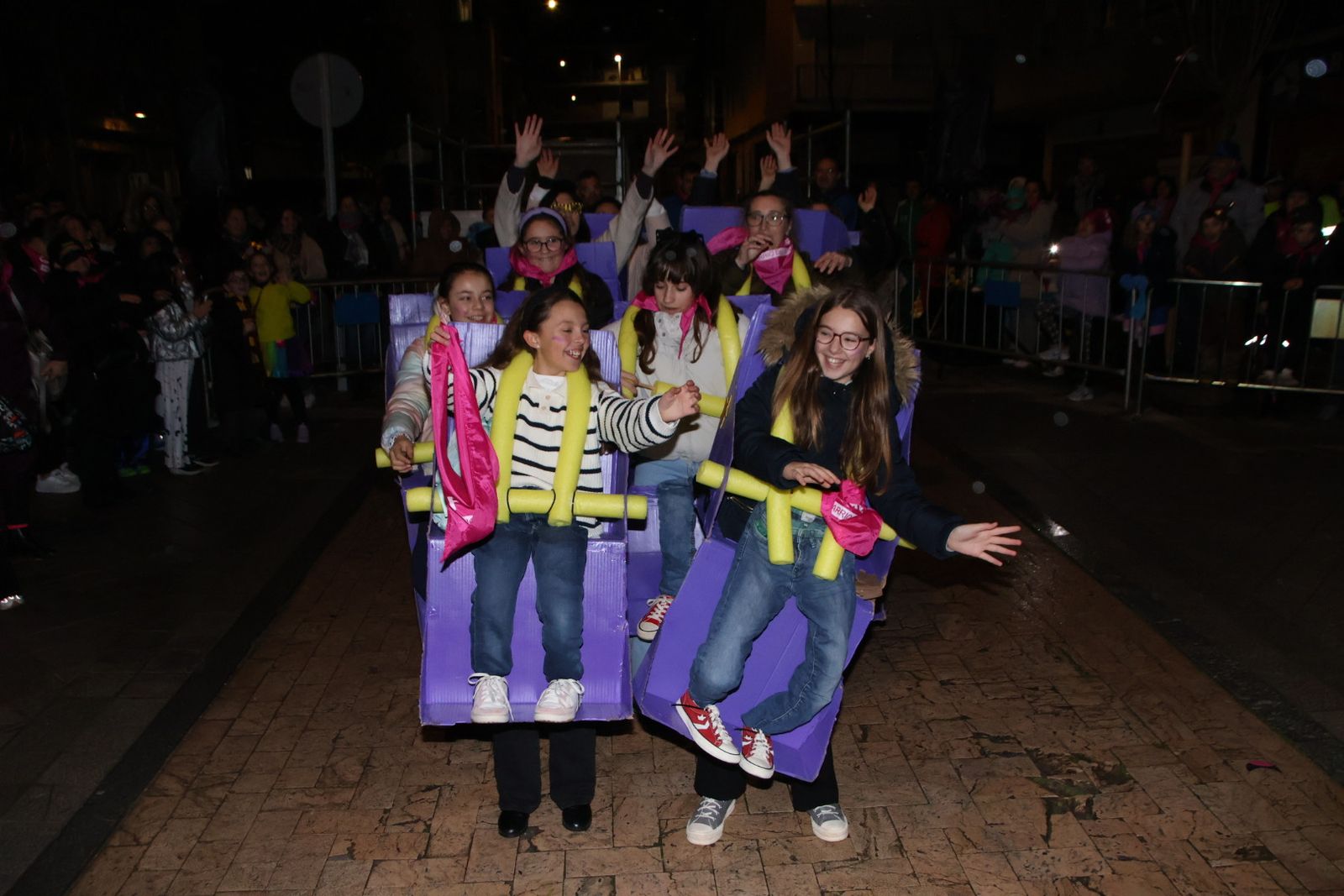 Desfile de disfraces con pasacalles a cargo de Blocco Charr