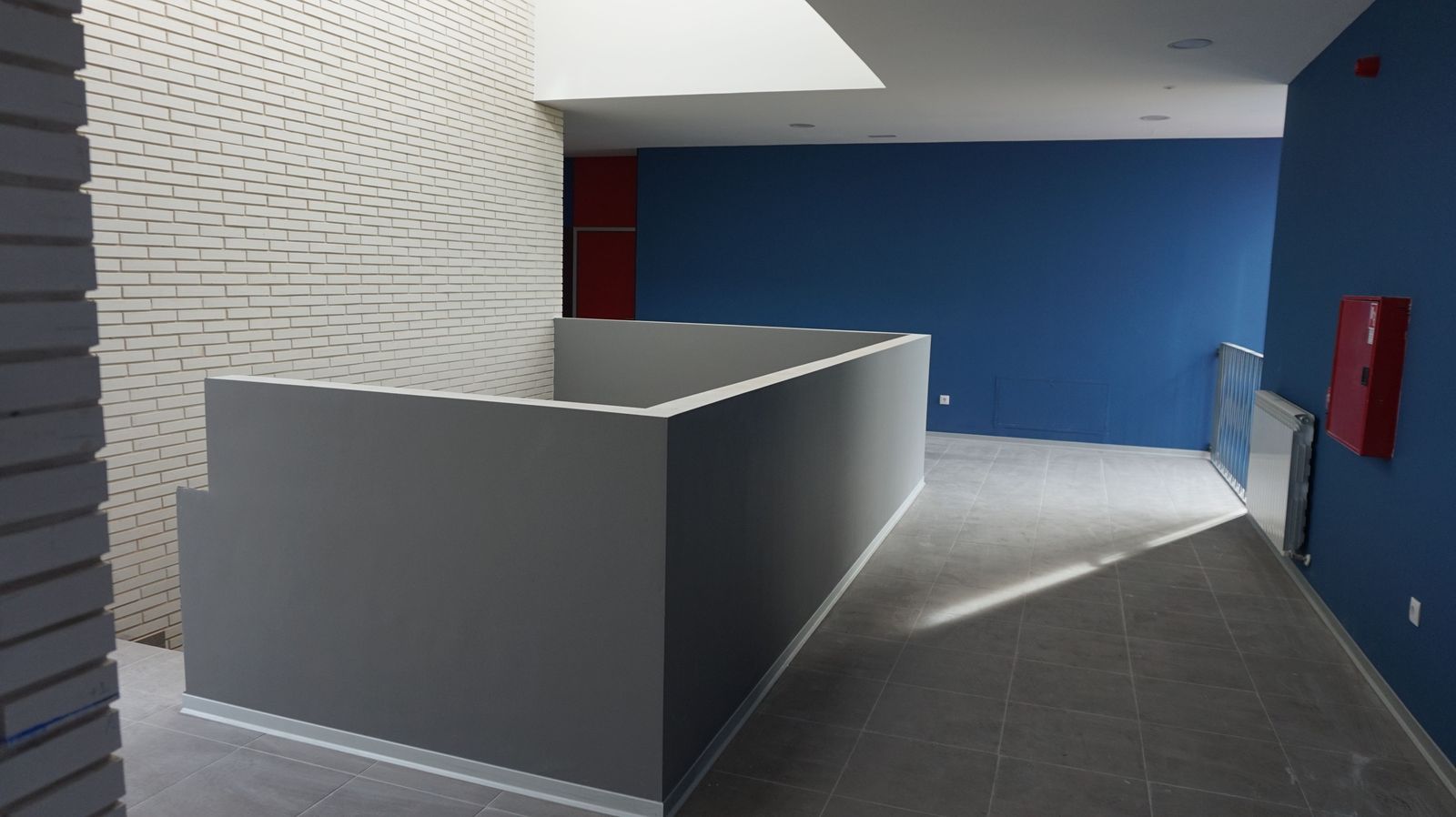 el-director-general-de-centros-e-infraestructuras-jose-migel-saez-visita-la-ultima-fase-al-ceip-maria-moliner-de-castellanos-de-moriscos-46