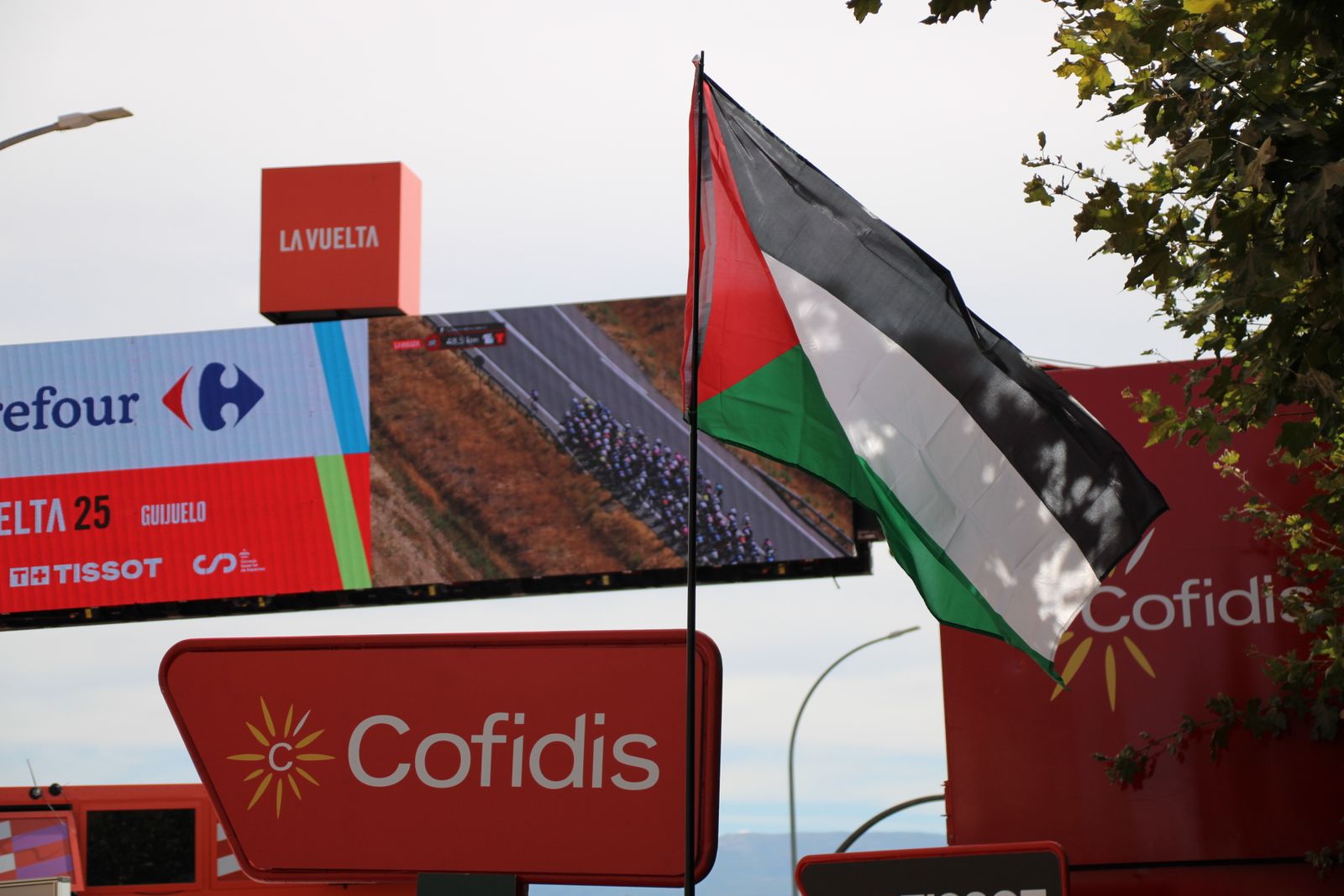 La Vuelta llega a Guijuelo y Philipsen se lleva el esprint