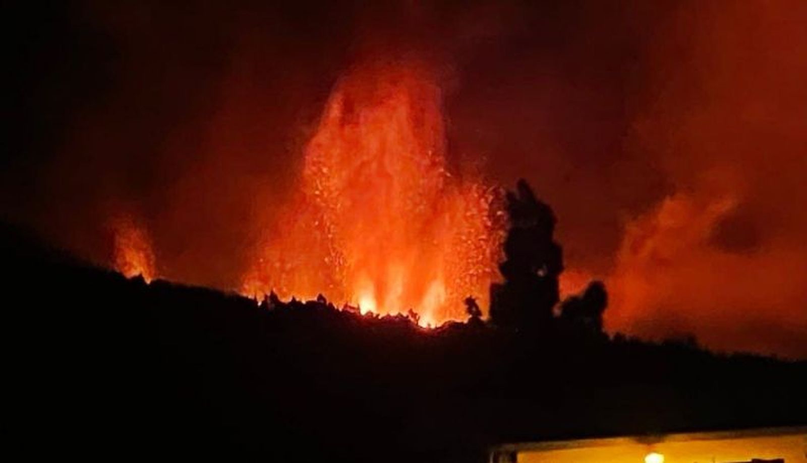 Volcán Cumbre Vieja en su primera noche