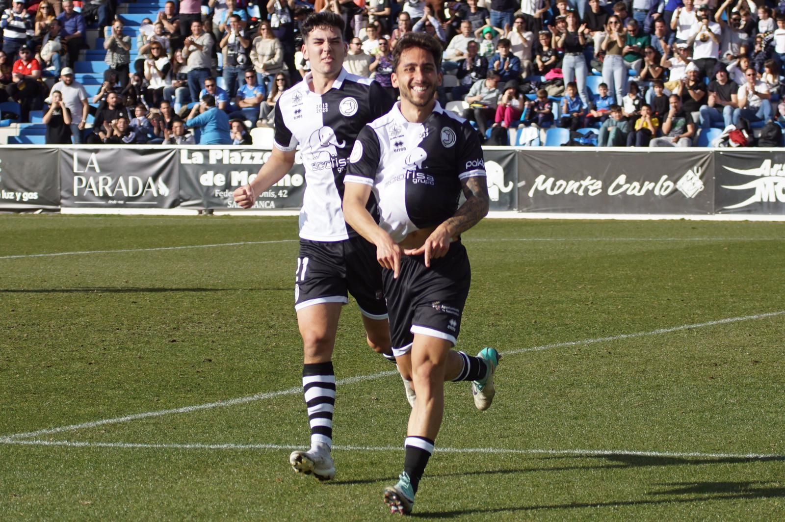 Álvaro Gómez celebra el 1-0 ante el Fuenlabrada | FOTO JUANES