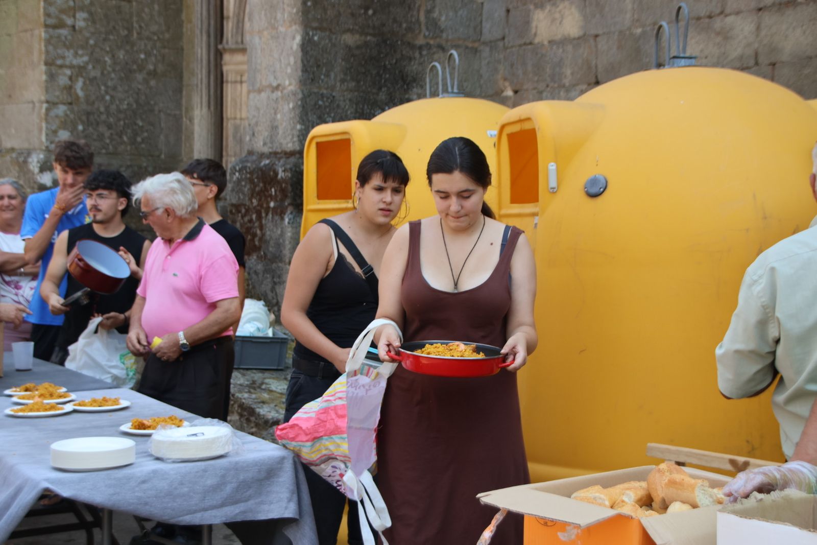 Masueco paella popular en la plaza