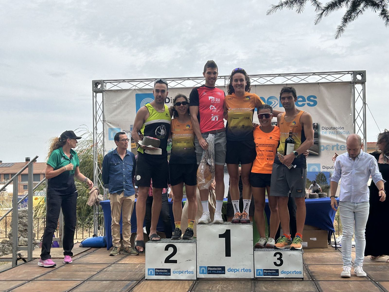 Ester Rodríguez y David Pérez se imponen también en el Triatlón de Villamuriel