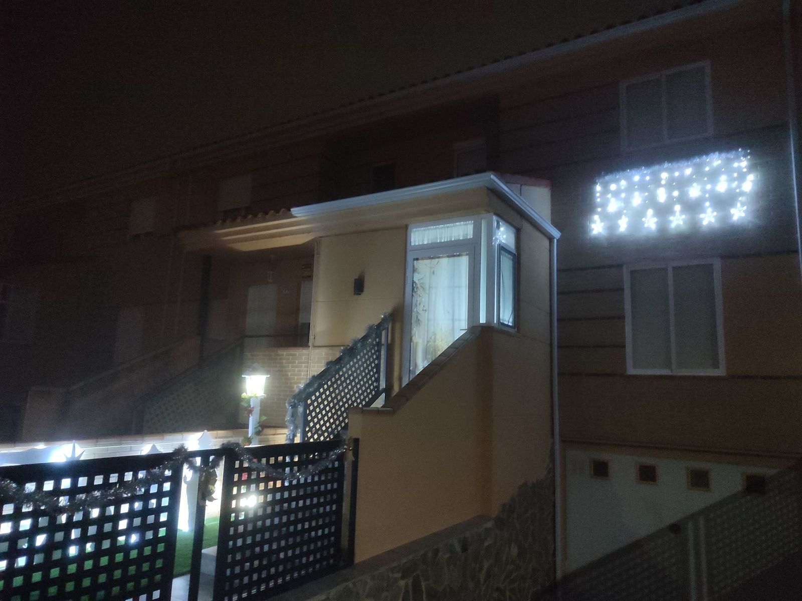 J.A.F.S.T. - Decoración navideña situada en una vivienda de Monterrubio de Armuña (1).jpg