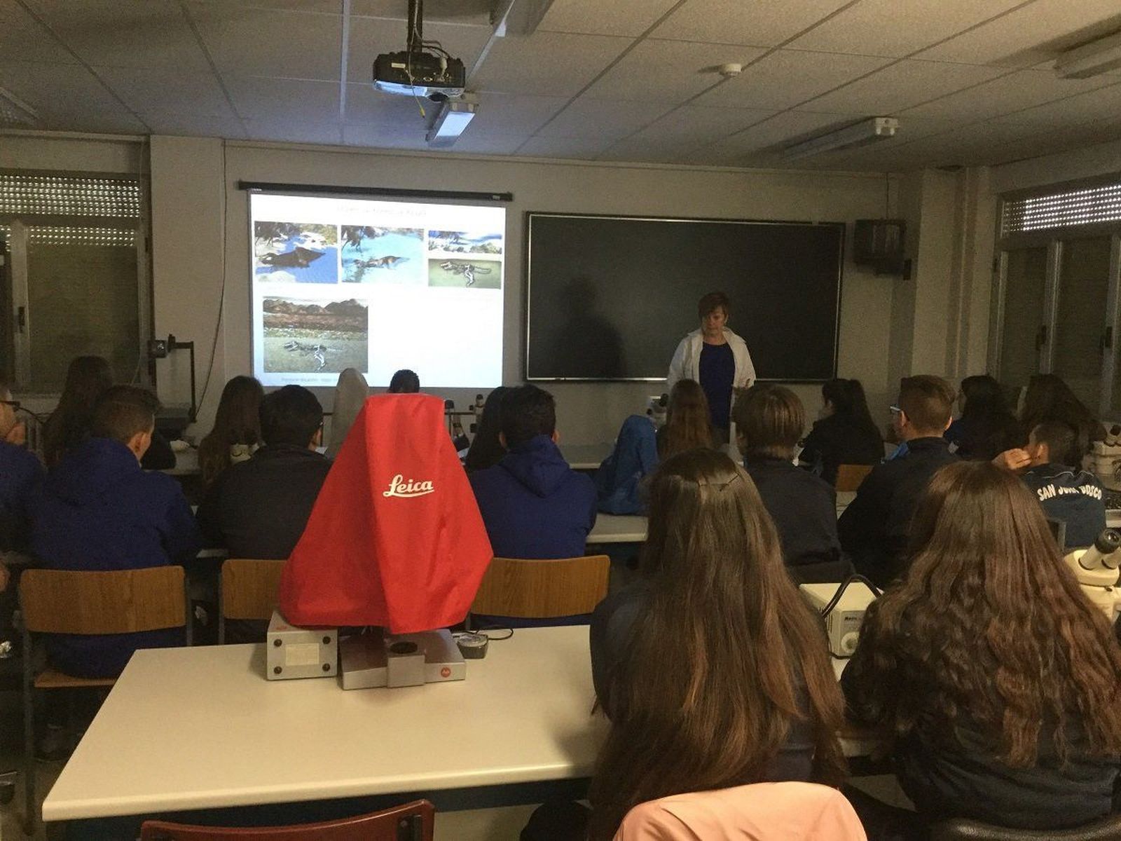 Visita a la Facultad de Ciencias de alumnos del colegio San Juan Bosco