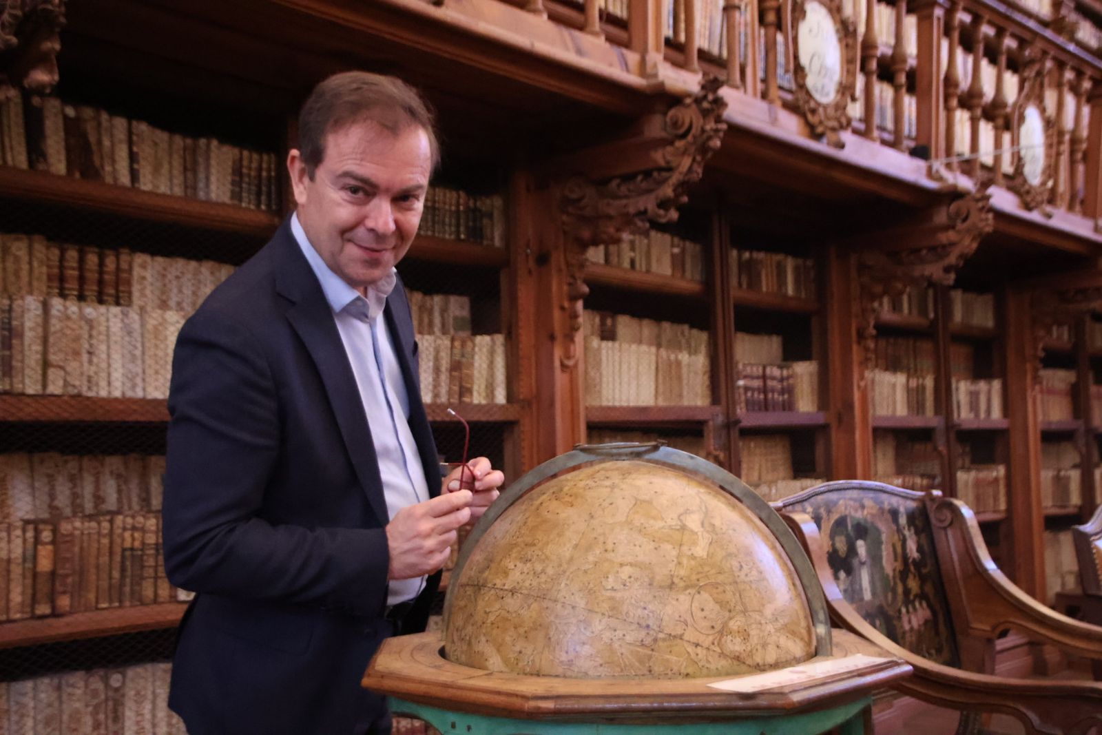 Entrevista a Luis Alberto de Cuenca y el novelista Javier Sierra