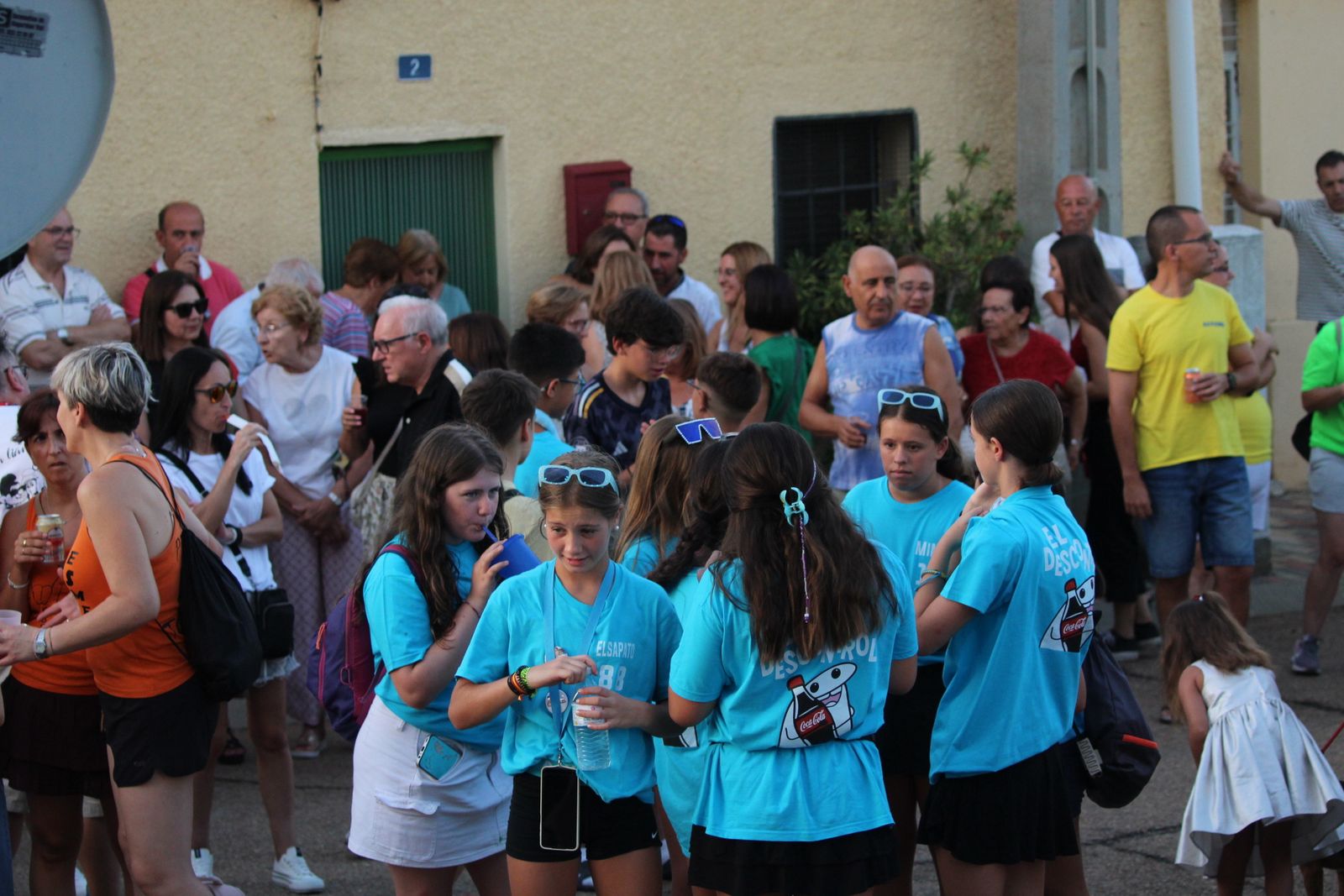 Doñinos de Salamanca. Pregón a cargo de la Asociación Noonan con Celia Vega Cepriá. Acto amenizado con sangría y la charanga El bombazo.