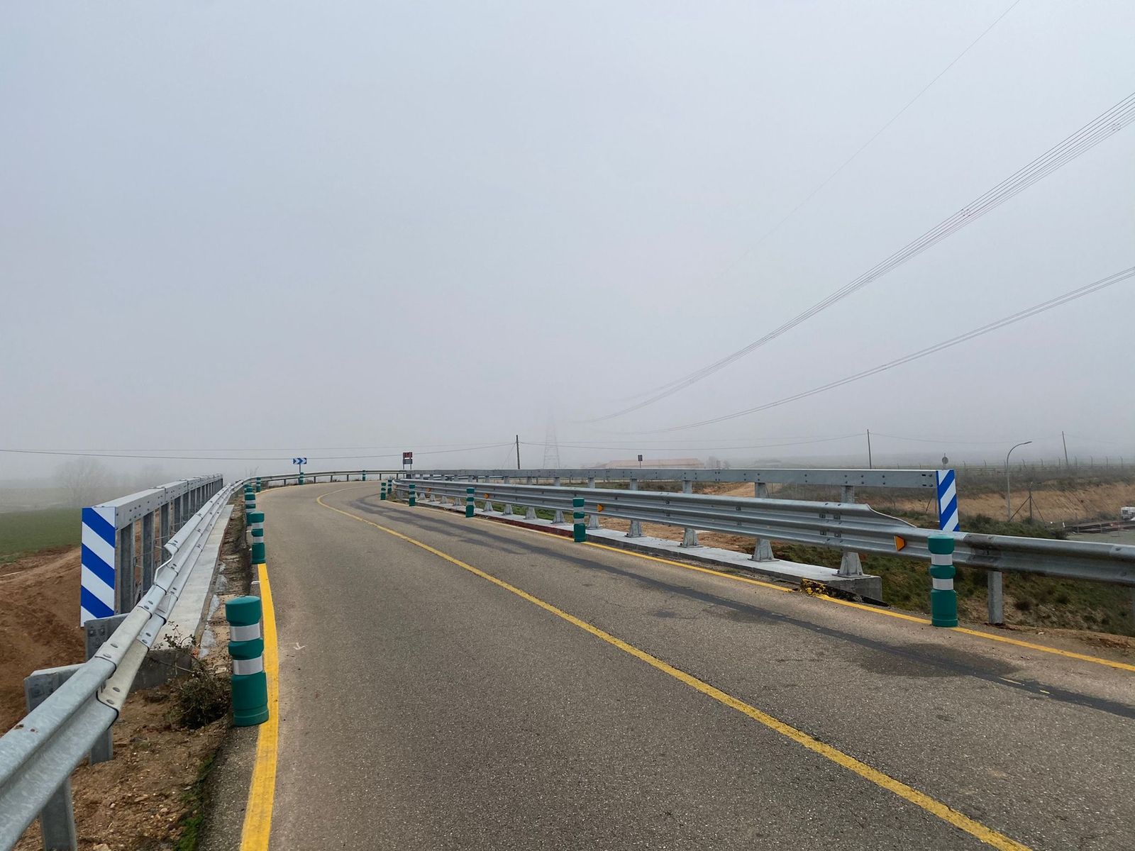 Imagen del puente sobre el ferrocarril en La Hiniesta