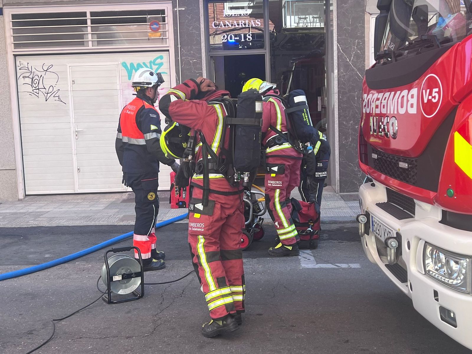 bomberos-de-salamanca-intervienen-en-la-calle-islas-canarias-4