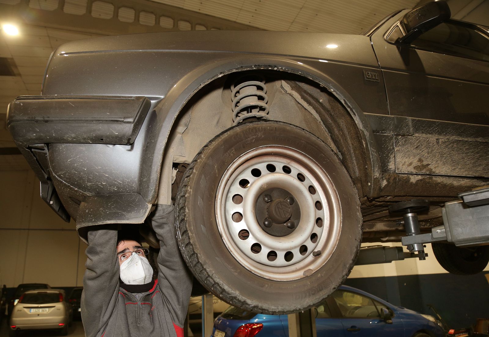 Un mecánico trabajando. Foto Agencia ICAL