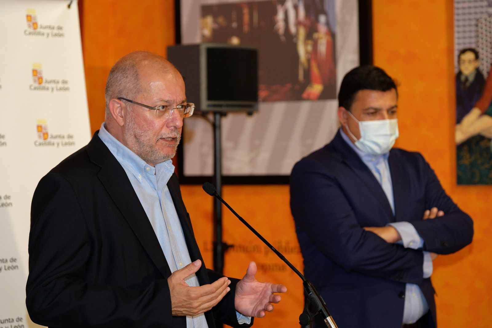 Igea comparece ante los medios tras la reunión con alcaldes abulenses de la zona de Cebreros.