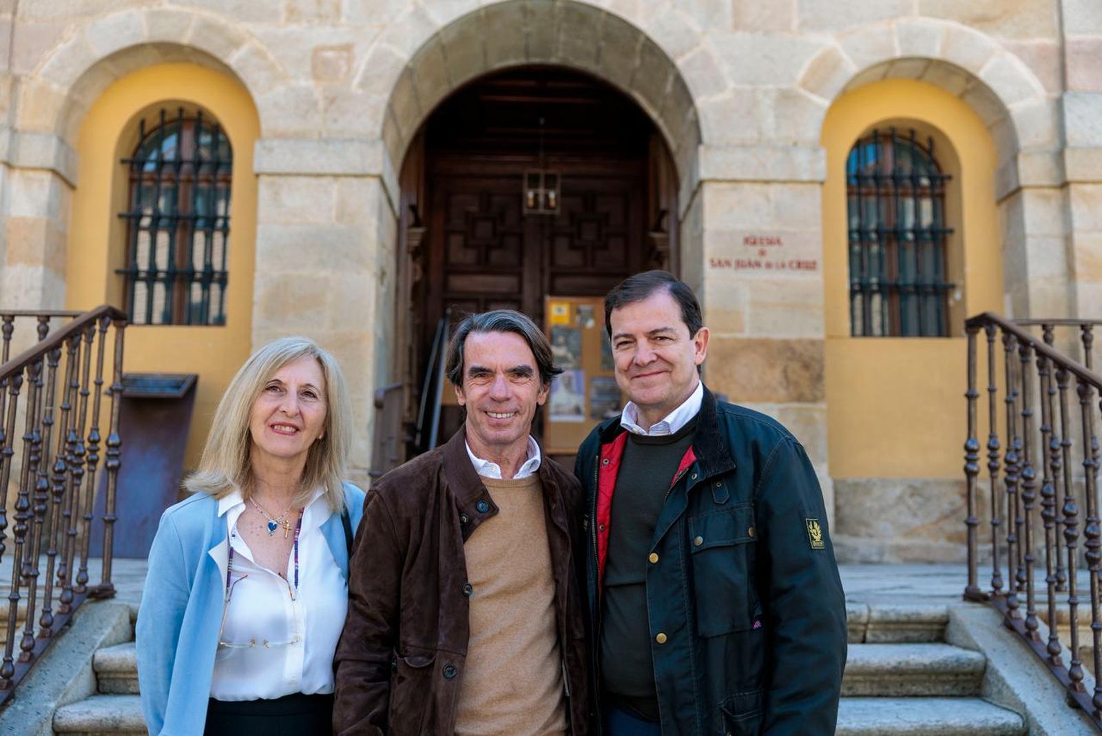 Jose María Aznar visita Alba de Tormes acomapañdo de Fernández Mañuecos, María Concepción Miguélez y Miguel Ángel González