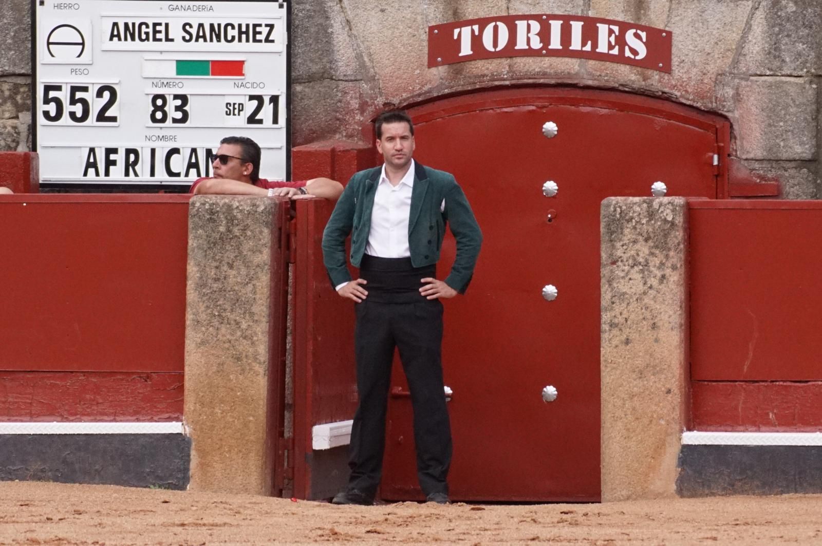 Expectación por ver los caballos de rejoneo en La Glorieta: imágenes del ambiente en los tendidos y en el patio de cuadrillas