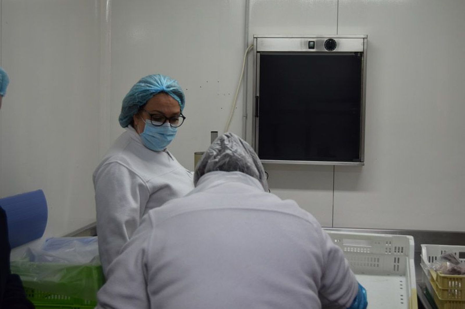 la-delegada-territorial-leticia-garcia-visita-la-cocina-de-linea-fria-del-complejo-asistencial-de-zamora-tras-las-obras-de-mejora-30