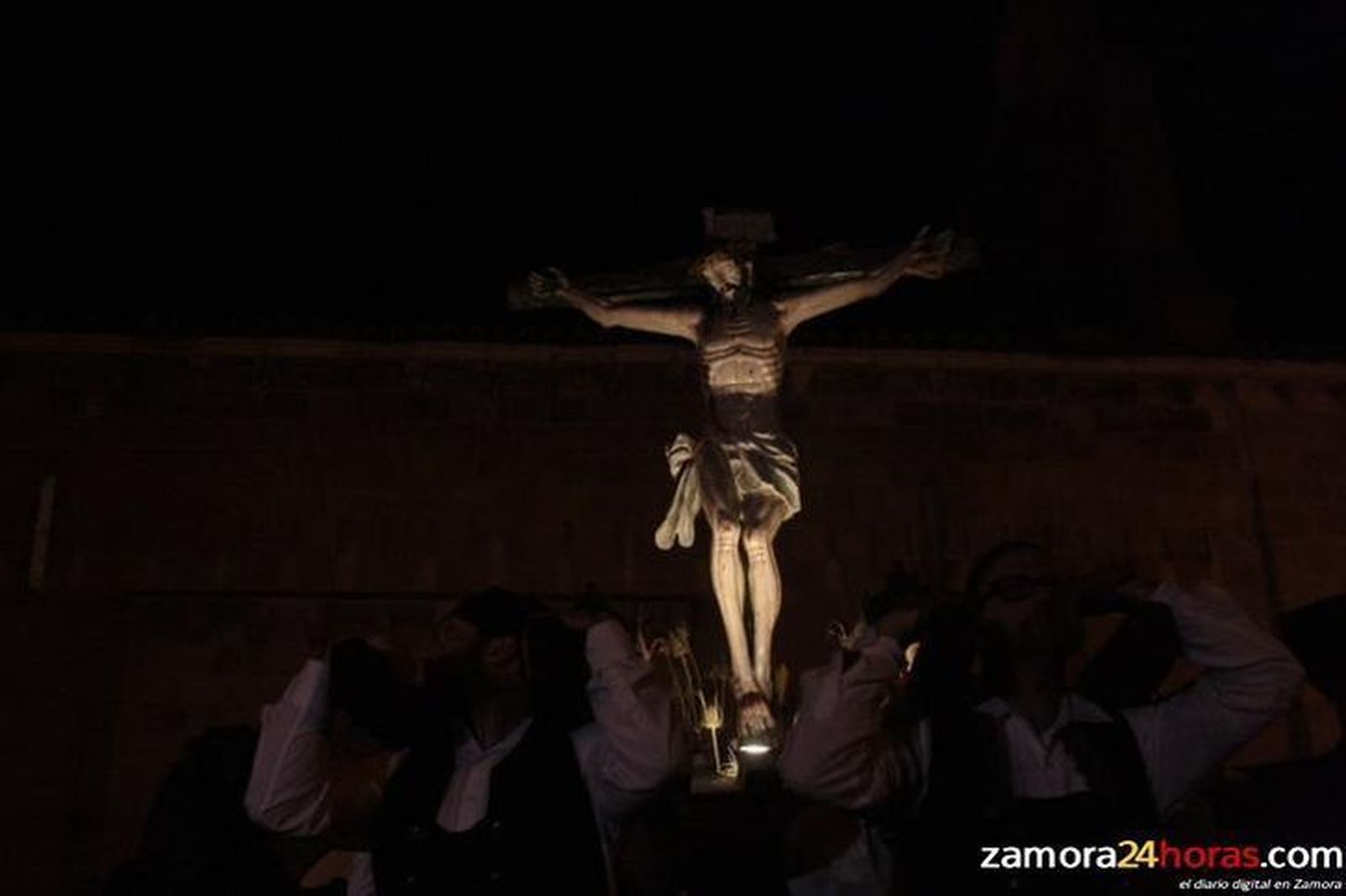 Al Amparo de las Capas Pardas