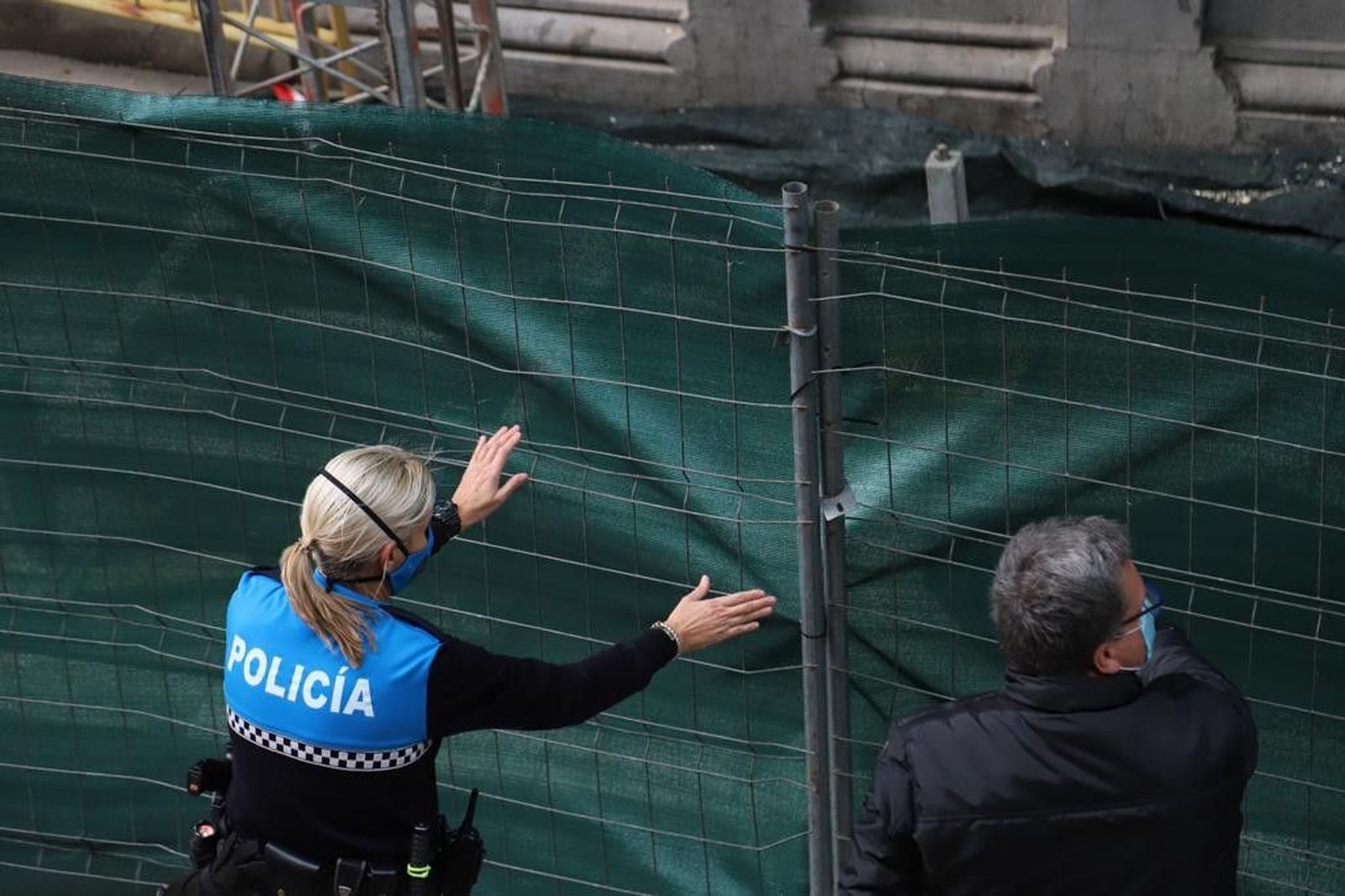 Valla obra viento policia municipal (4)