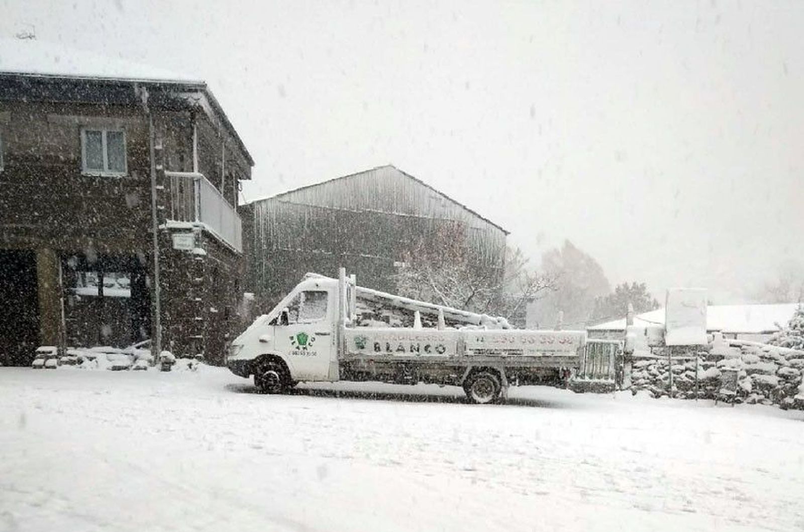 Nieve porto furgoneta