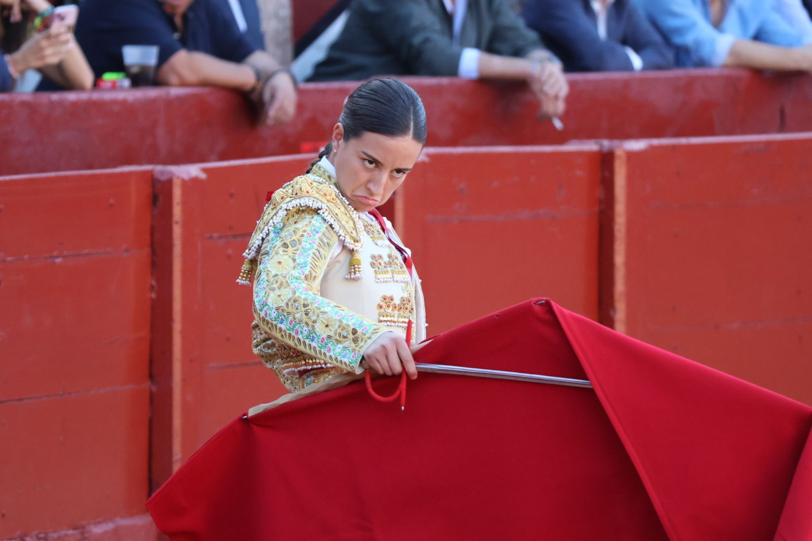 La Glorieta revive el aroma de la feria taurina con el primer festejo: Lea Vicens, Raquel Martín y Olga Casado