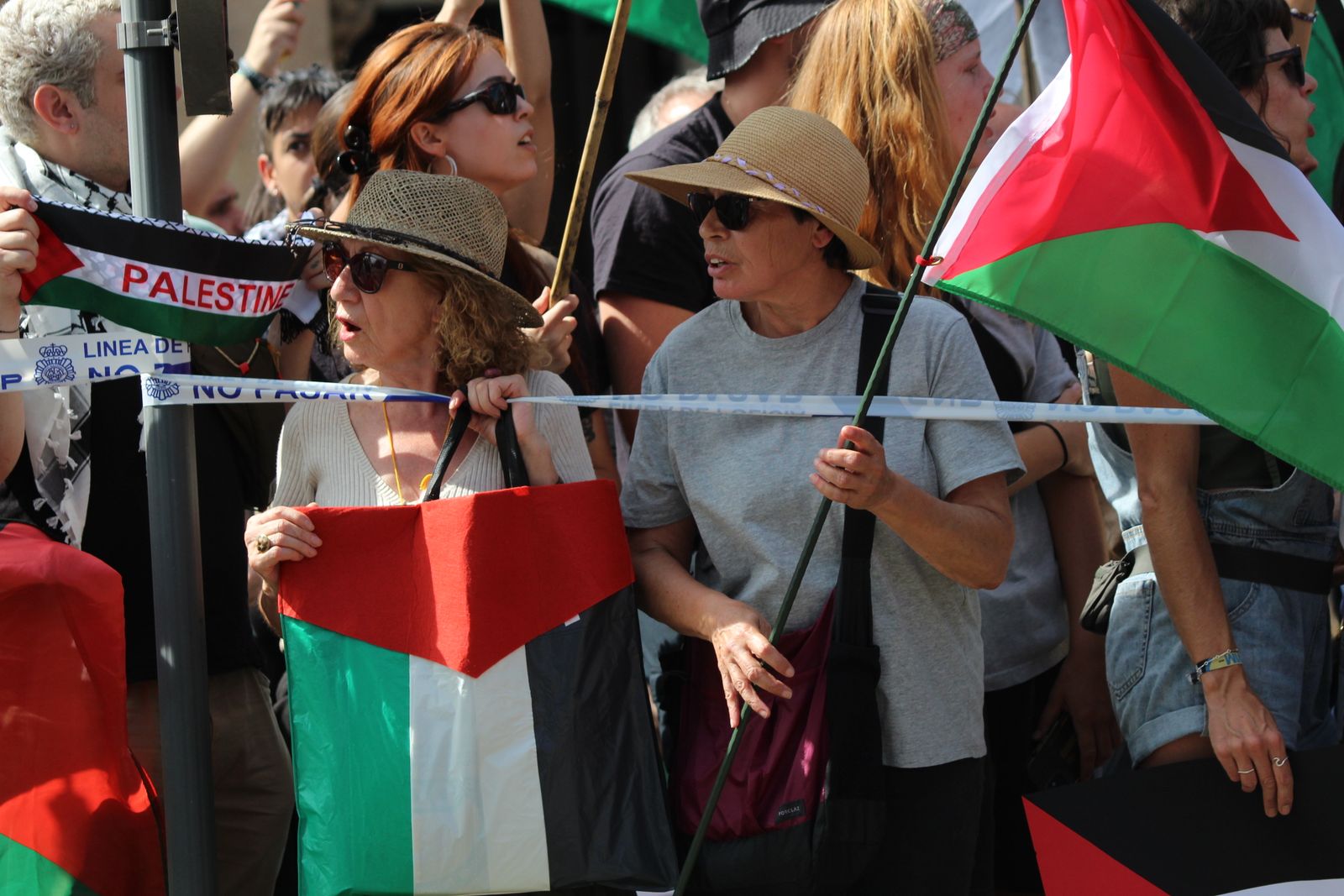 Protestas por Palestina al paso de la Vuelta Ciclista a España por Salamanca