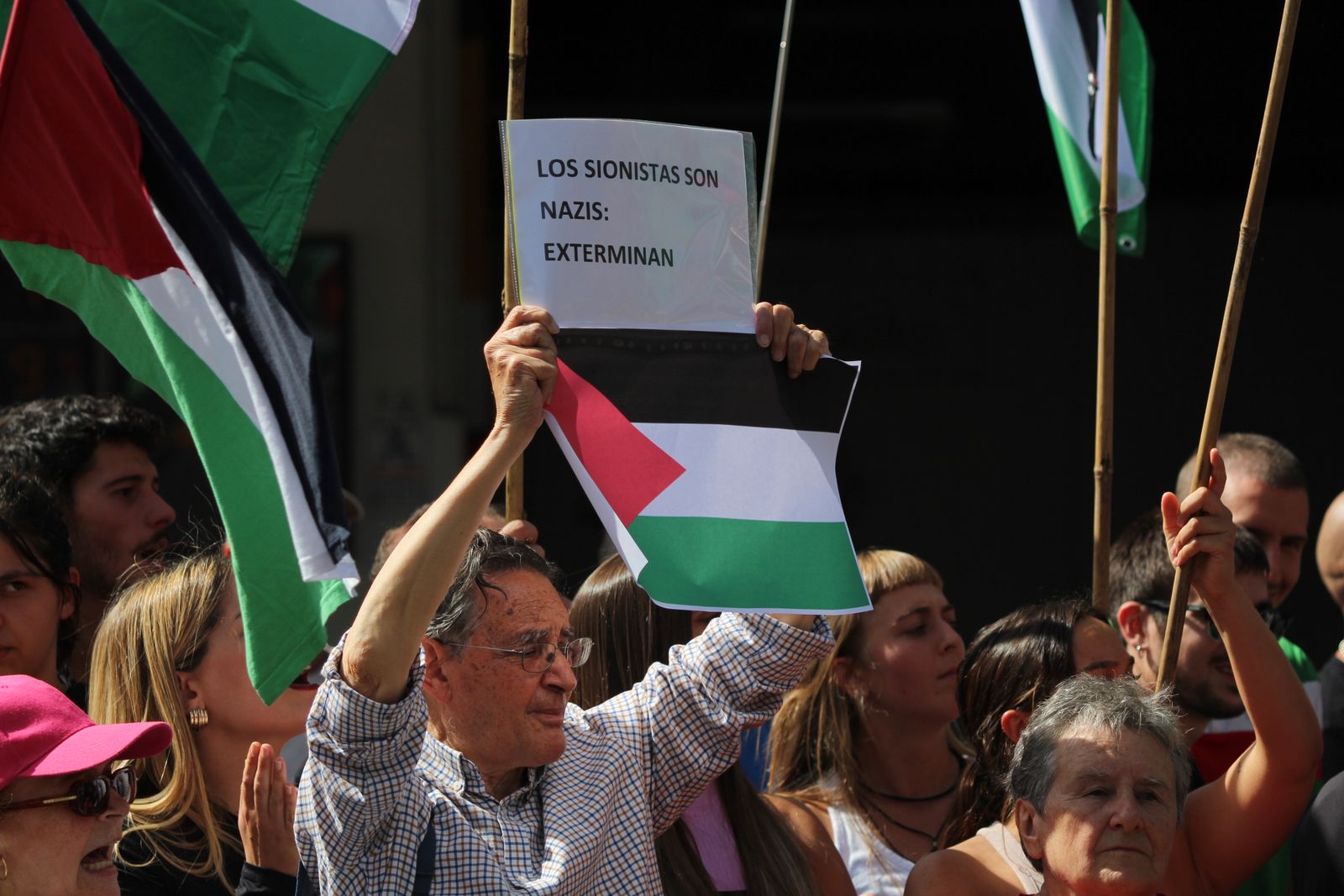 Protestas por Palestina al paso de la Vuelta Ciclista a España por Salamanca