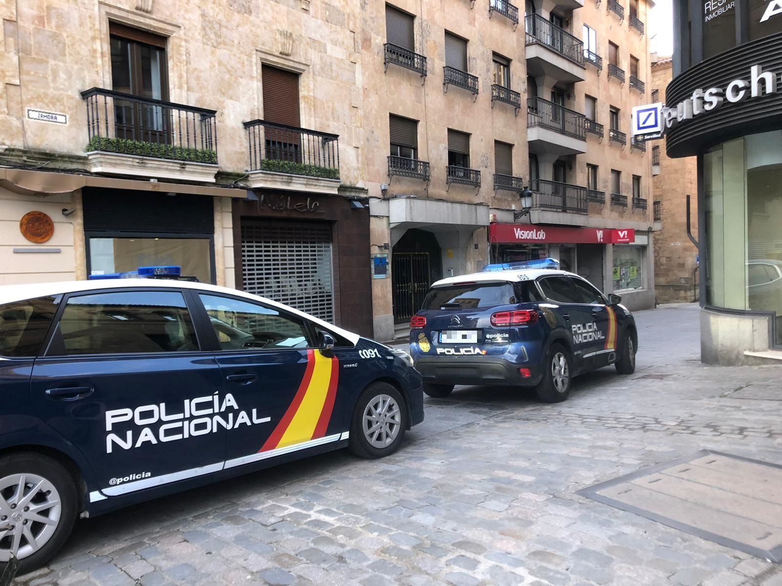 Policía Nacional en la calle Zamora