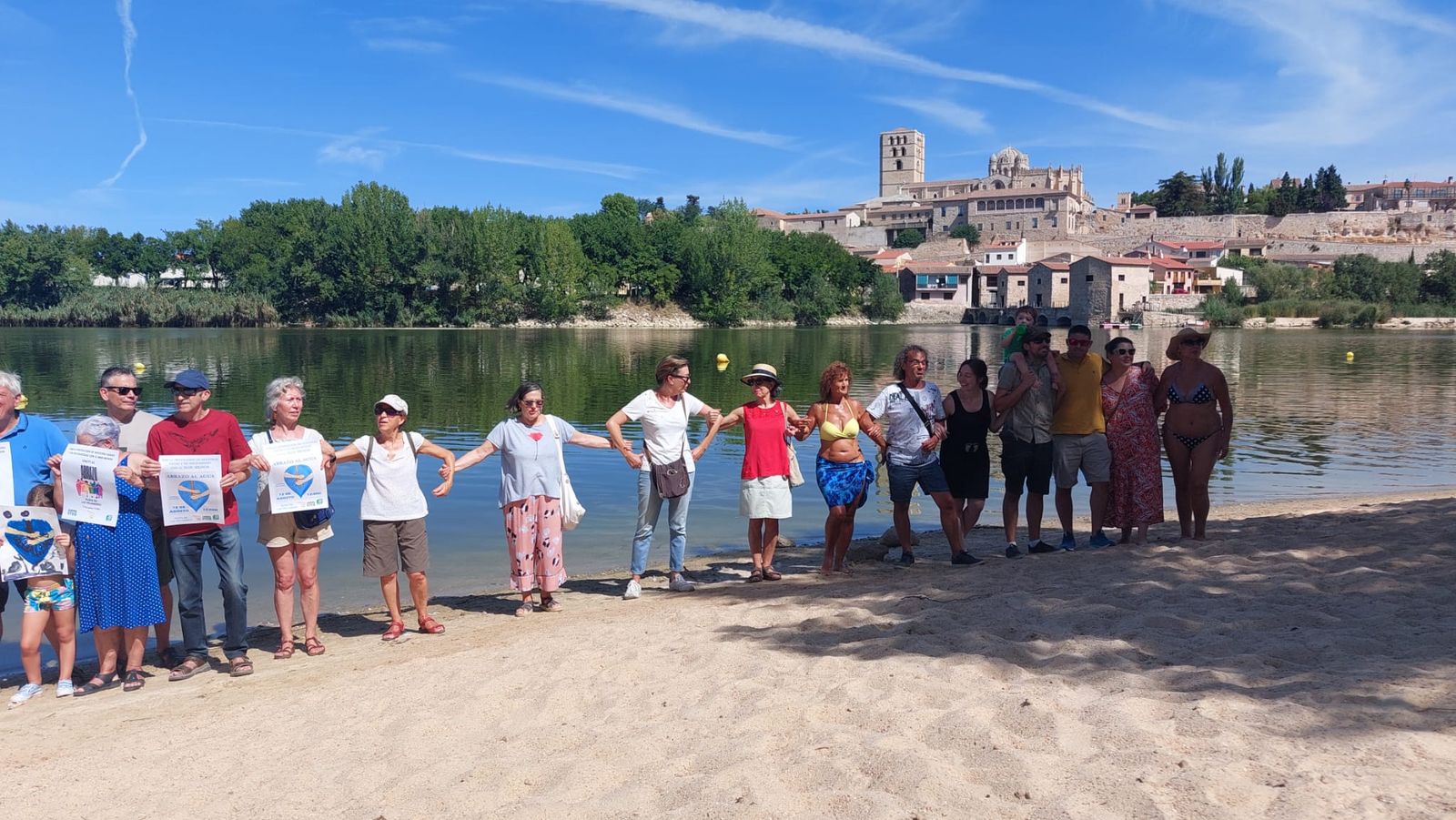 cadena-humana-por-el-agua-en-los-pelambres-13