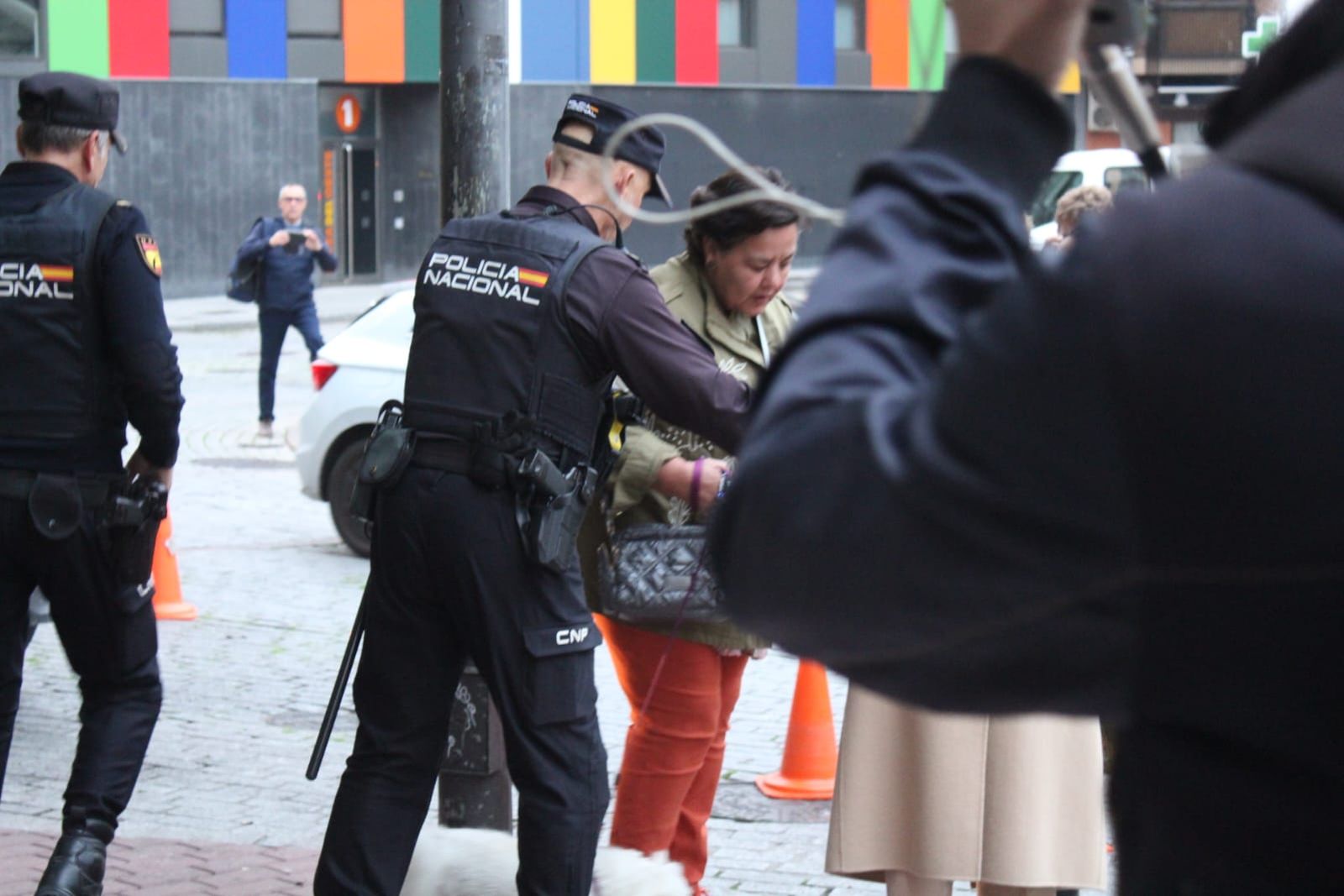 un-detenido-en-las-protestas-por-la-tala-de-arboles-en-la-plaza-del-oeste-23
